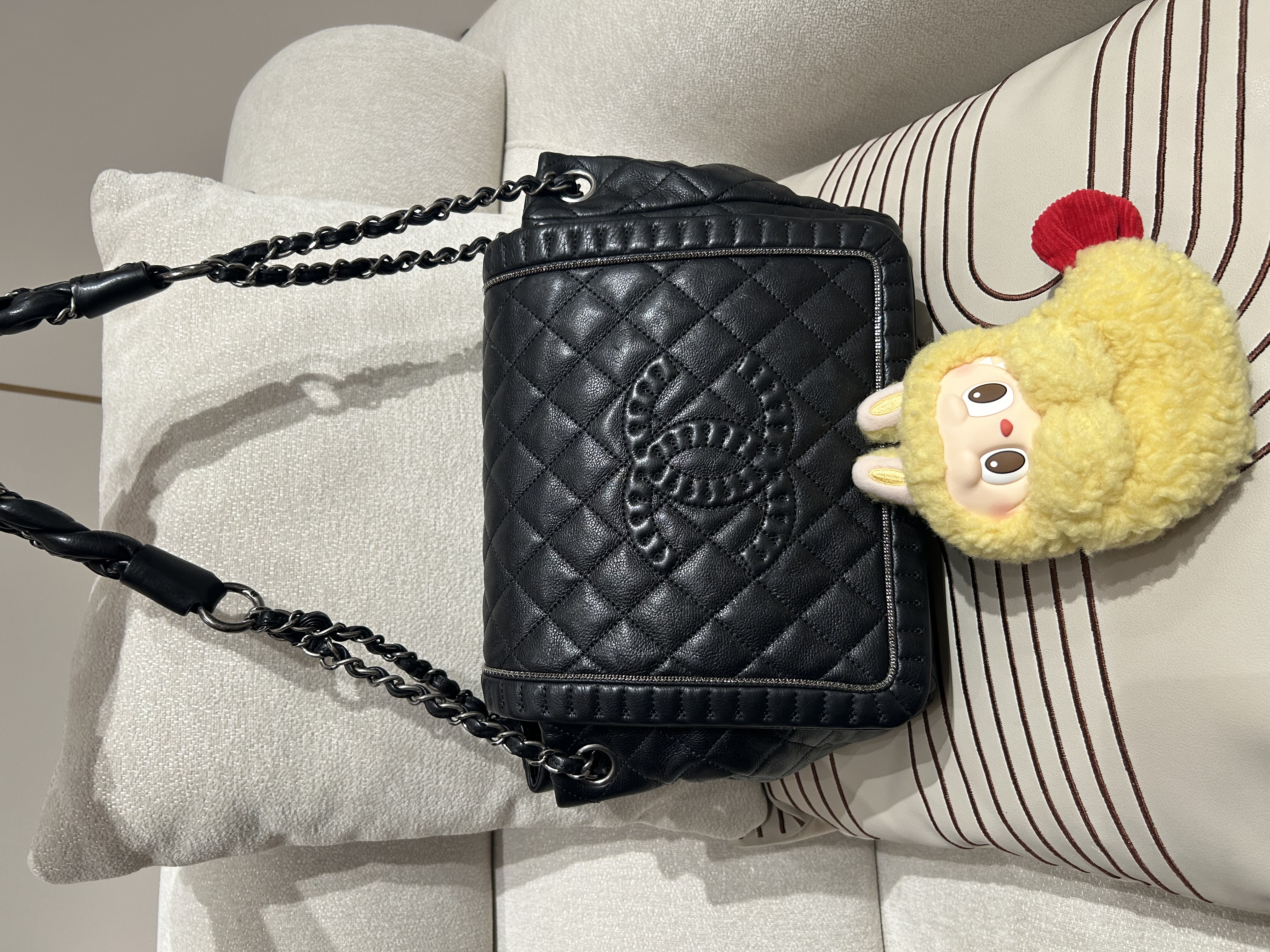 Chanel Shoulder Bag 黑色 100%Authentic, 98%New ✅15card✅Dust bag✅Box