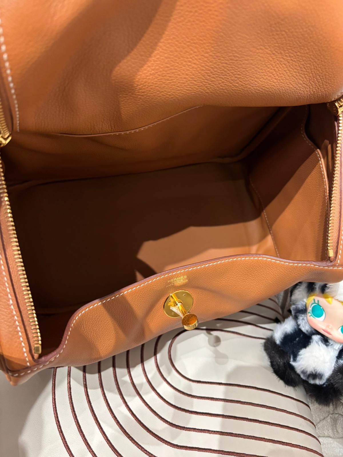 Hermes Lindy 30,STAMP D ,金金 W ercolor 牛皮 100%Authentic ,99%New ✅塵袋✅rain coat ✅box