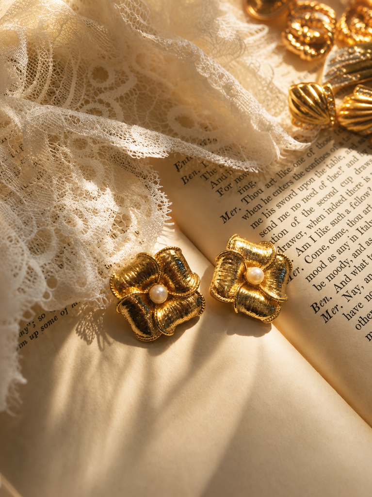 黄金時代的迴響 ∙ 西洋古董浮雕與金屬流光耳環系列 Echoes of the Golden Age ∙ Vintage Gilded Relief & Statement Earring Collection