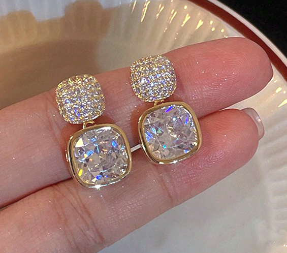 Gilded Glimmer Drops