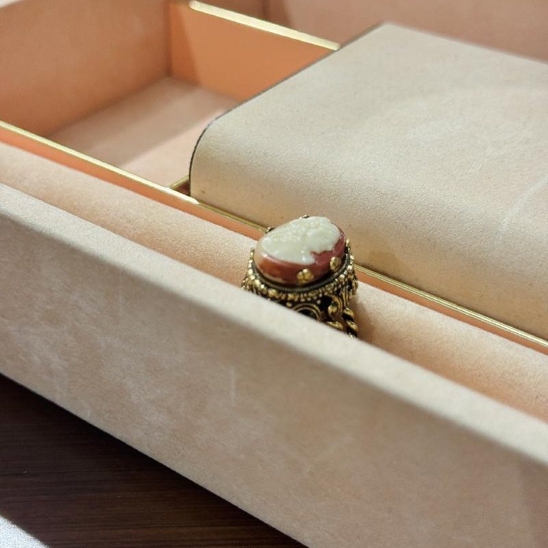 c.a.1960s German New Old Stock Glass Cameo Ring - Adjustable Size (C015)