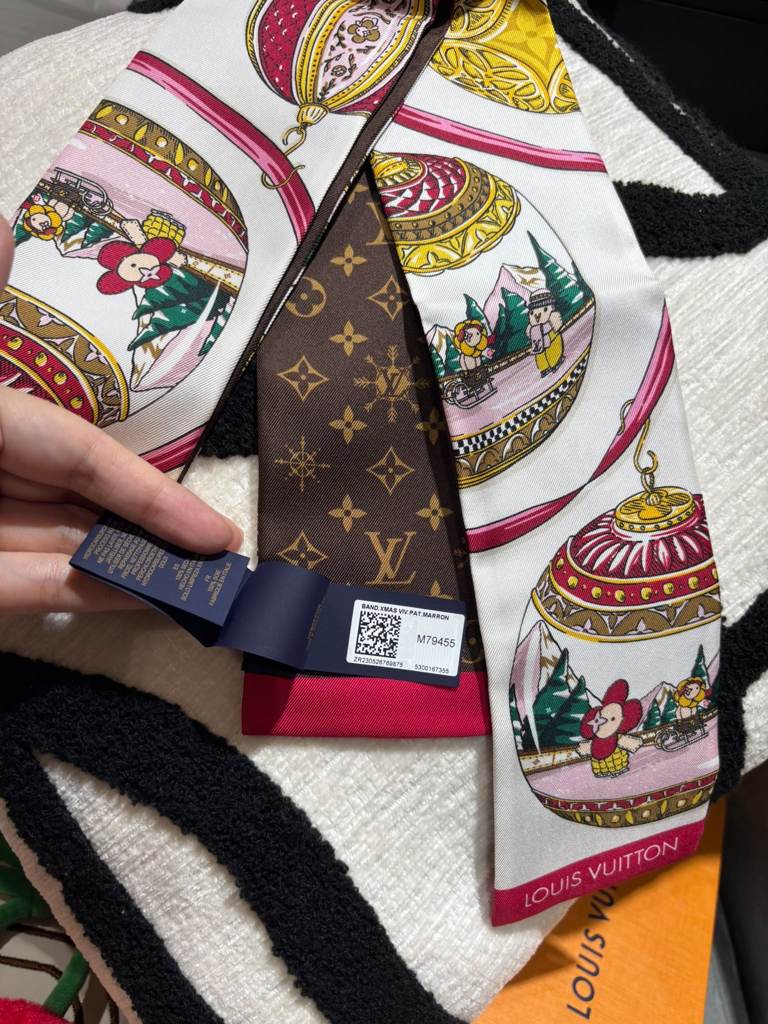 未使用品 LV Twilly 絲巾髮帶 Louis Vuitton Xmas Vivienne M79455 Twilly 100%Authentic, Unused未使用品 ✅Box