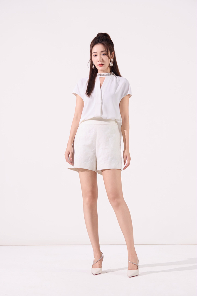 10141360 Crystal Keyhole Blouse