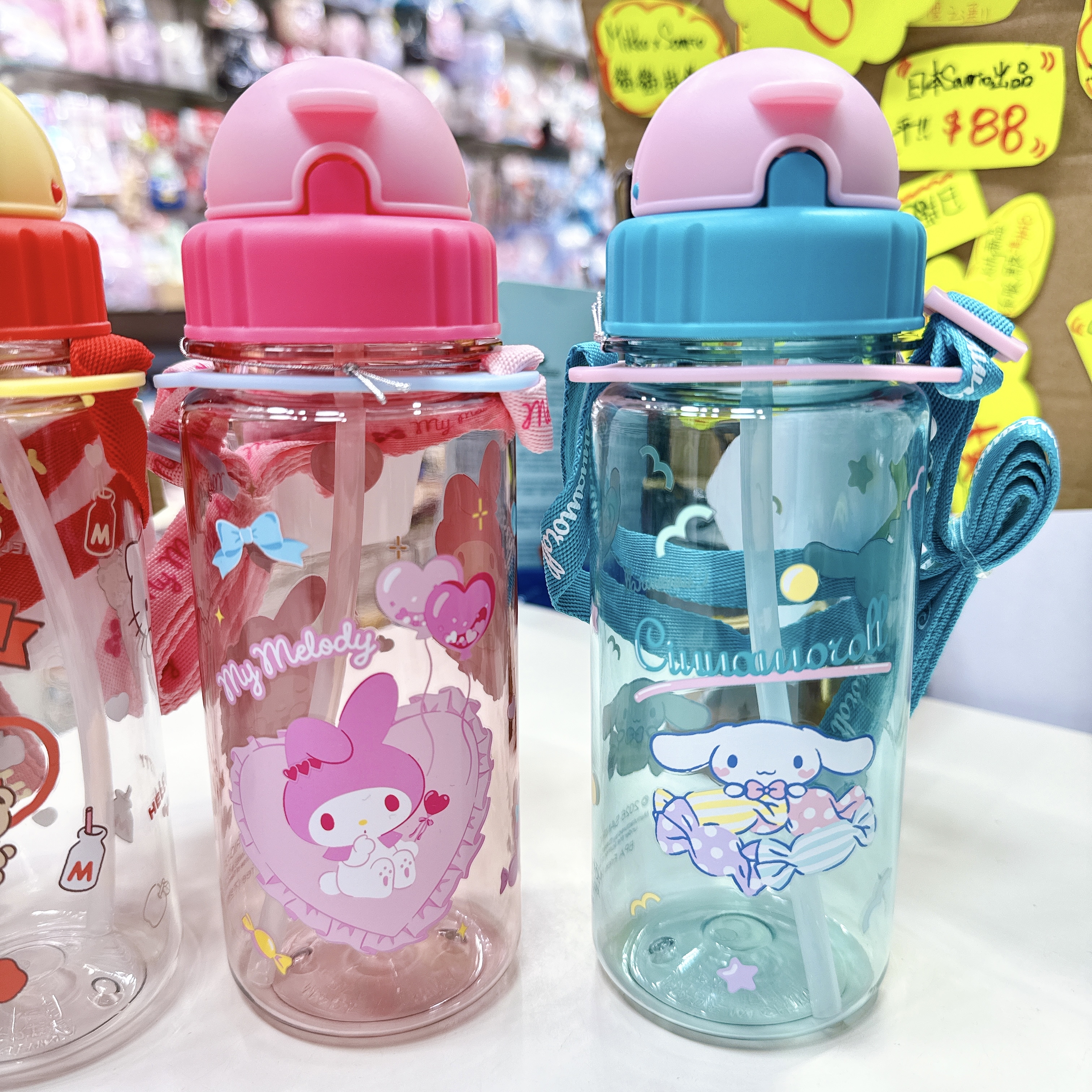 Sanrio斜揹飲管水樽 抗菌加工 350毫升 BPA free 防漏樽蓋設計