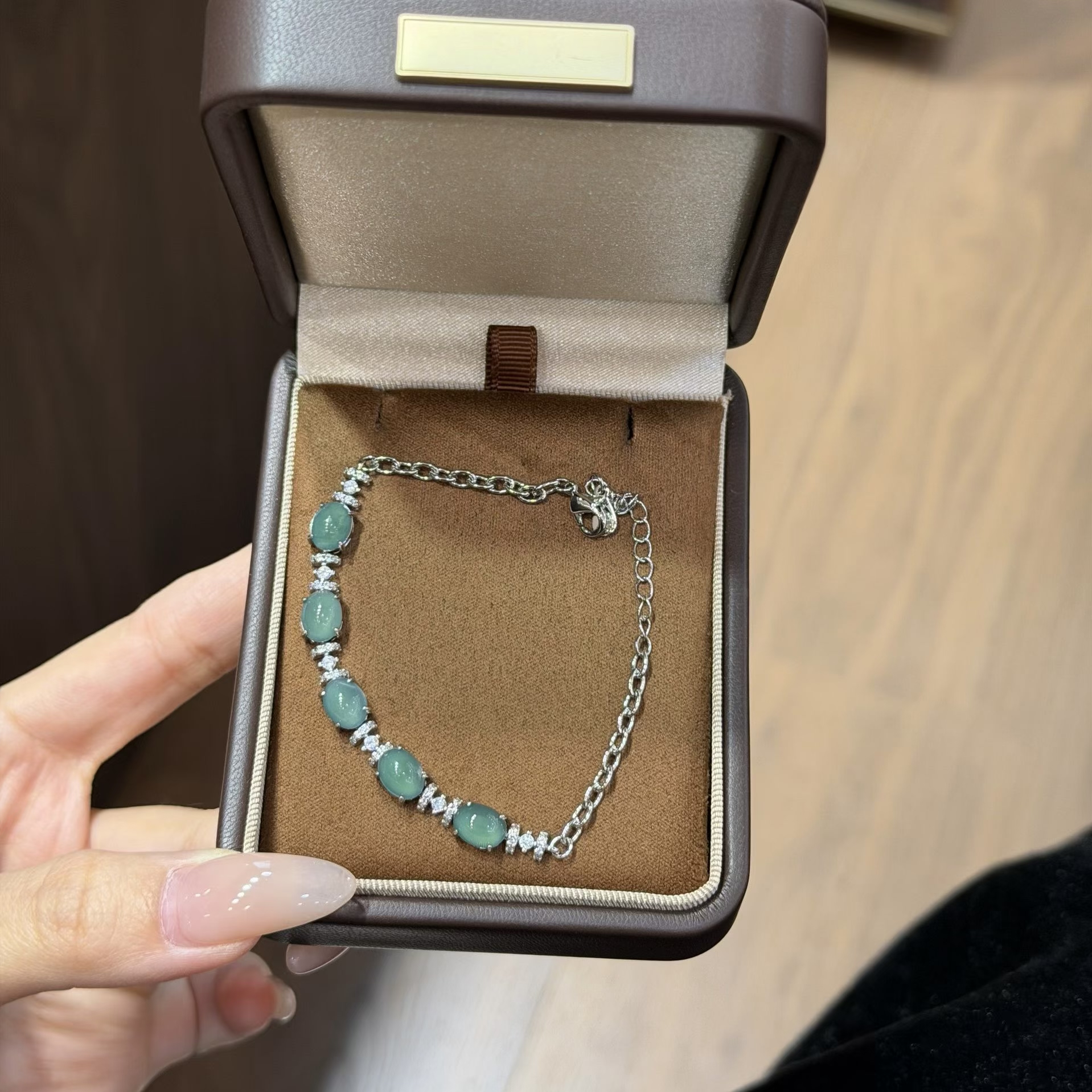 翡翠湖水绿设计款蛋面手链 