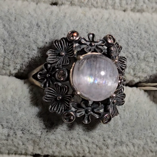 Cat's eye kunzite floral ring with rainbows in adustable sterling silver (A) - KNZ1
