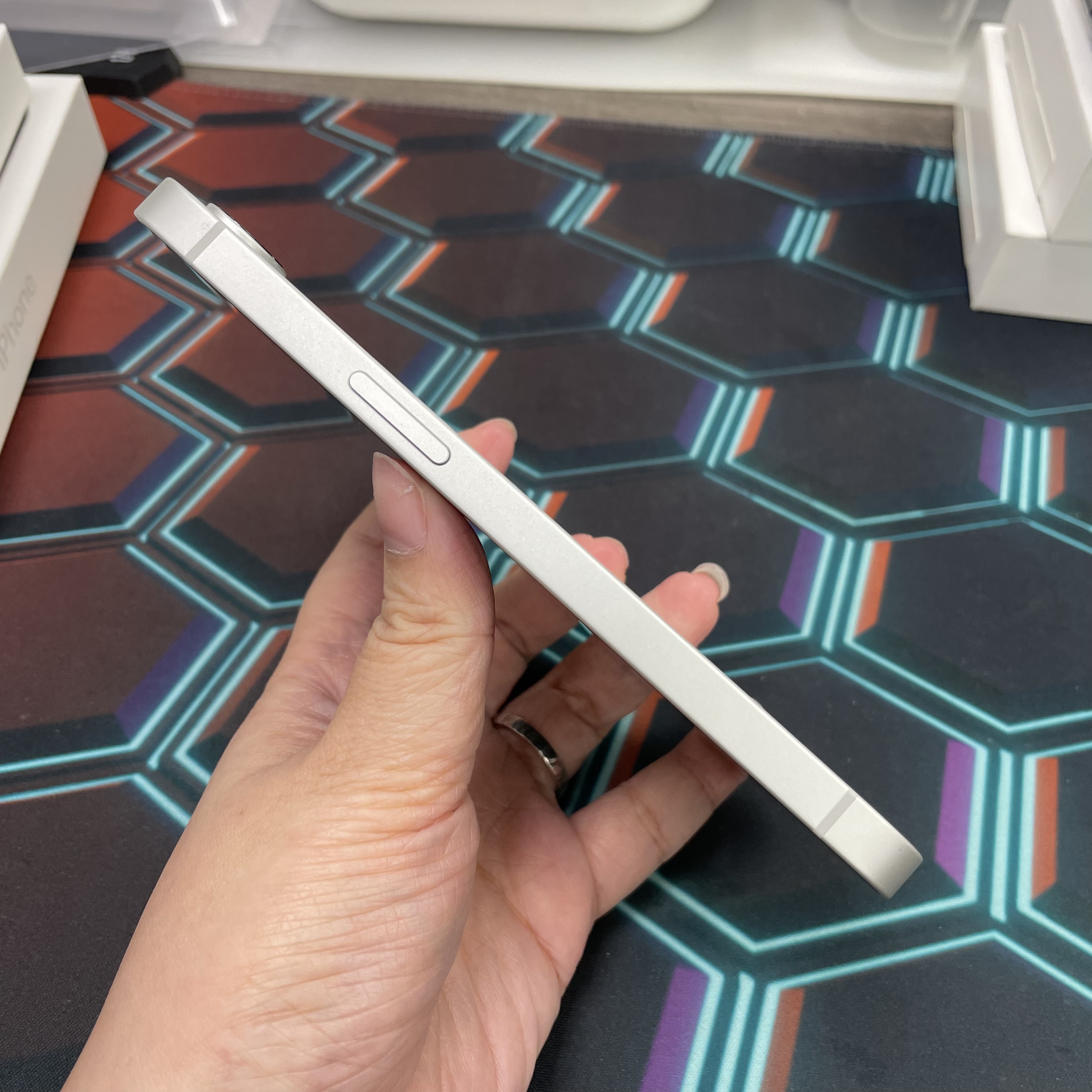 *7939 17e 未使用品 256GB 電100 白色 white