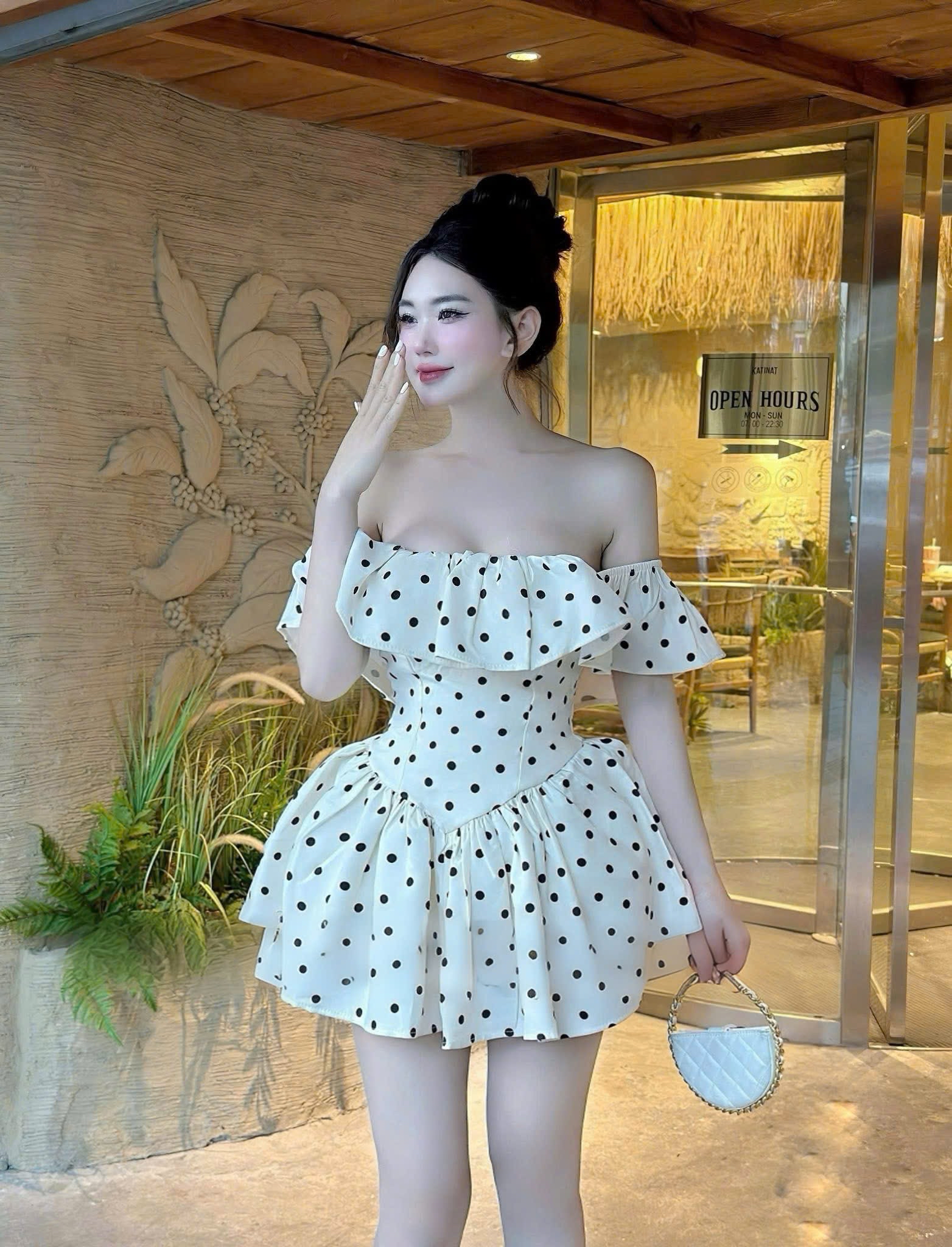 波點露肩迷你連身裙