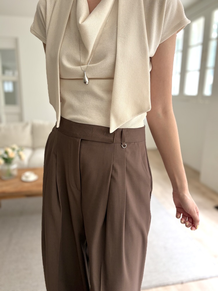 [極薄!] Strap Detail Pleated Pants (Brown)