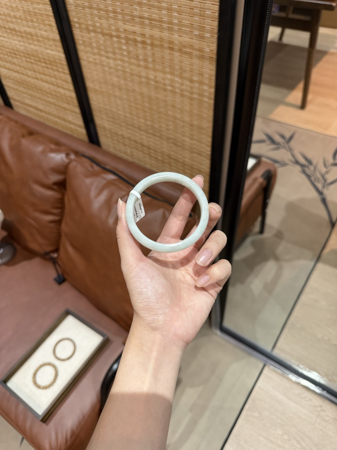 Clear-colored jadeite bangle ✨ The simpler, the more captivating. A clear, lustrous base, like a pure heart, as clear as the first encounter