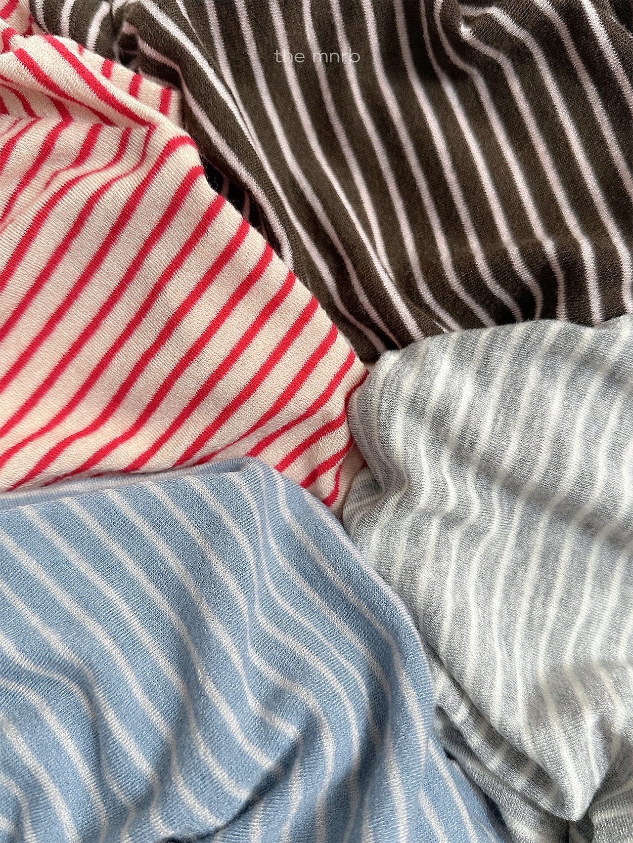Mnirobe | Merry mock neck tee