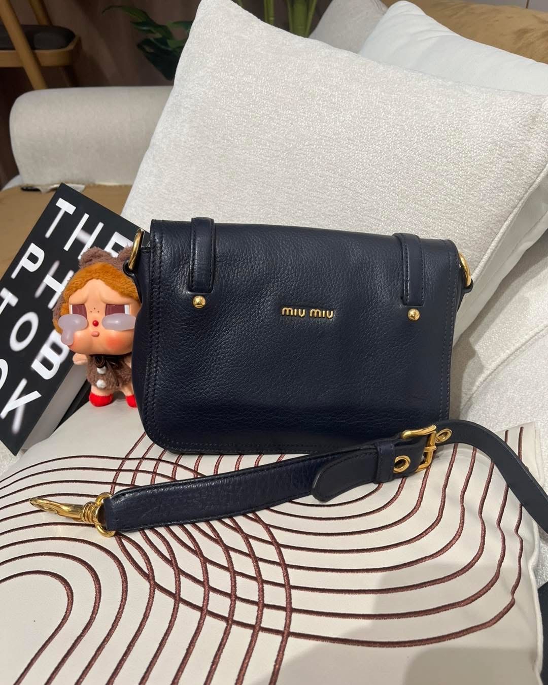 Miu Miu crossbody Bag  深藍色 100%Authentic, 95%New✅Dust bag