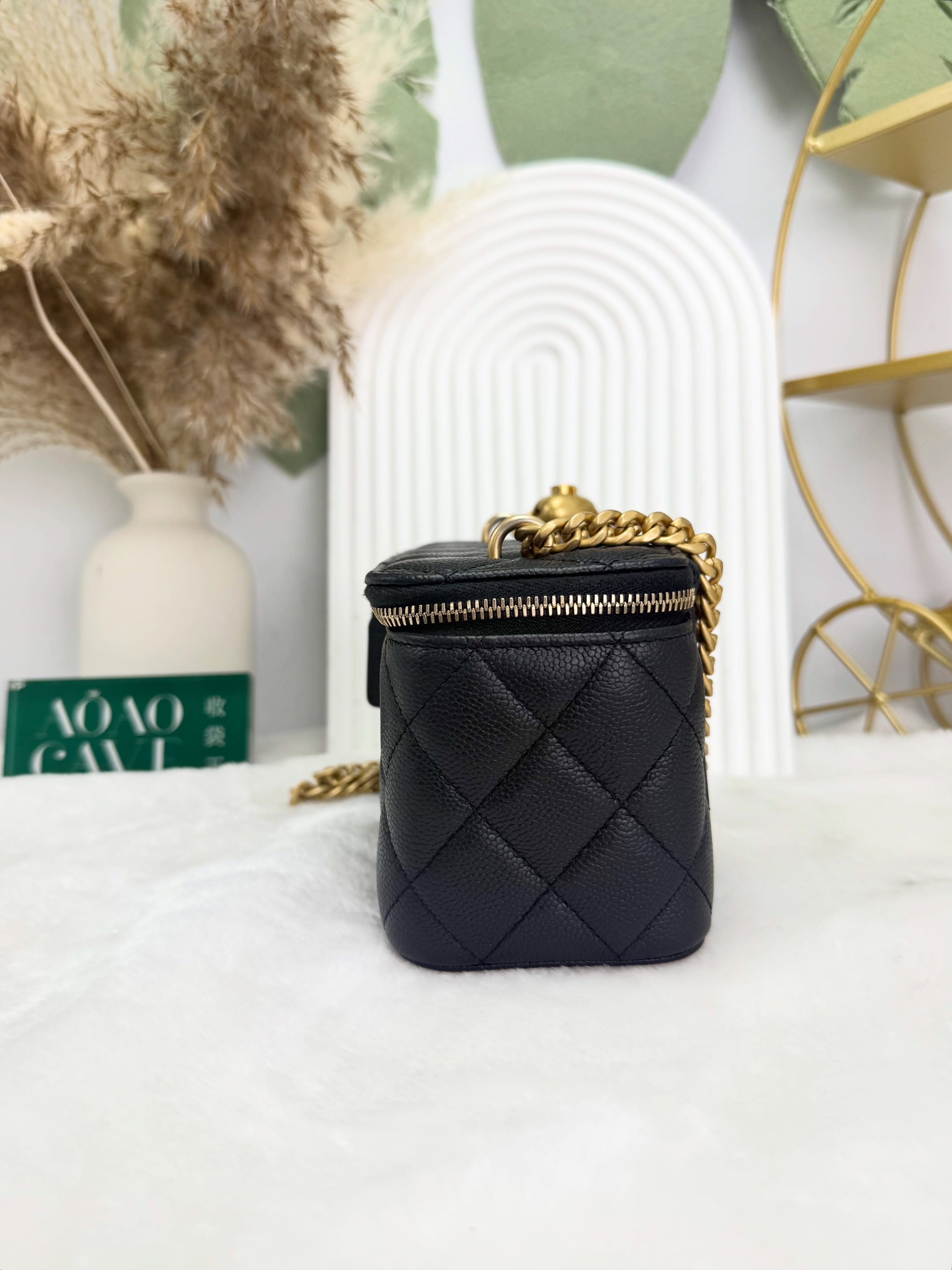 Chanel👜 PRE OWNED 🛍️ 23P愛心金球 黑色荔枝皮長盒子🖤全套✨