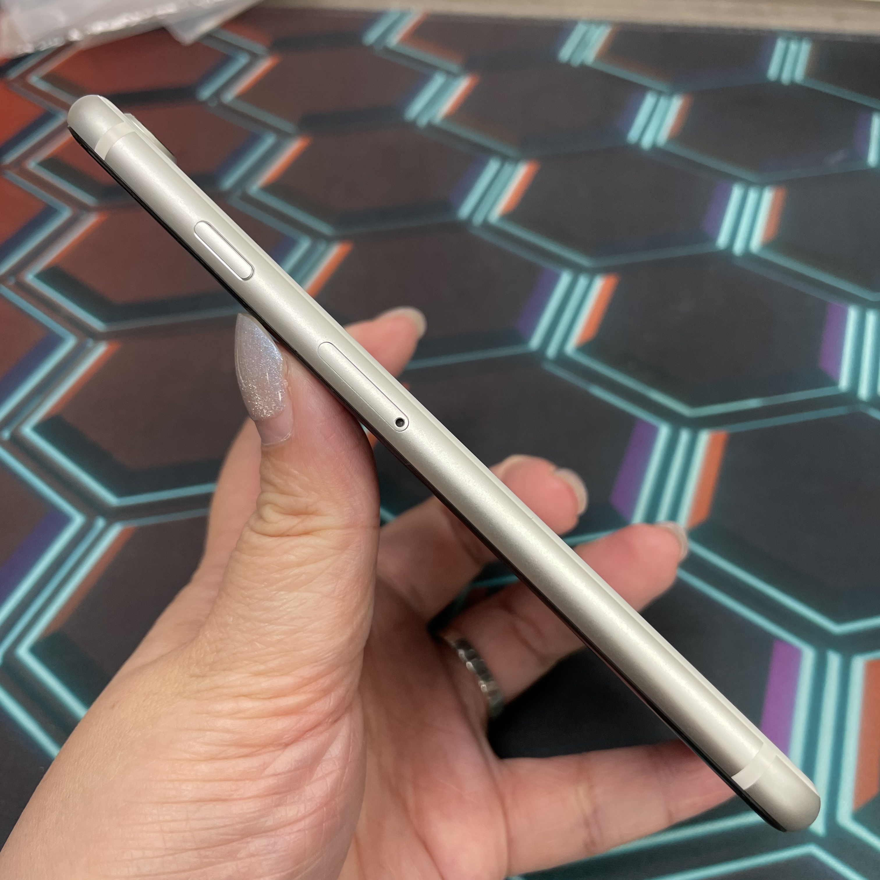 *7069 SE 2 完美機 128GB 電78 白色 white