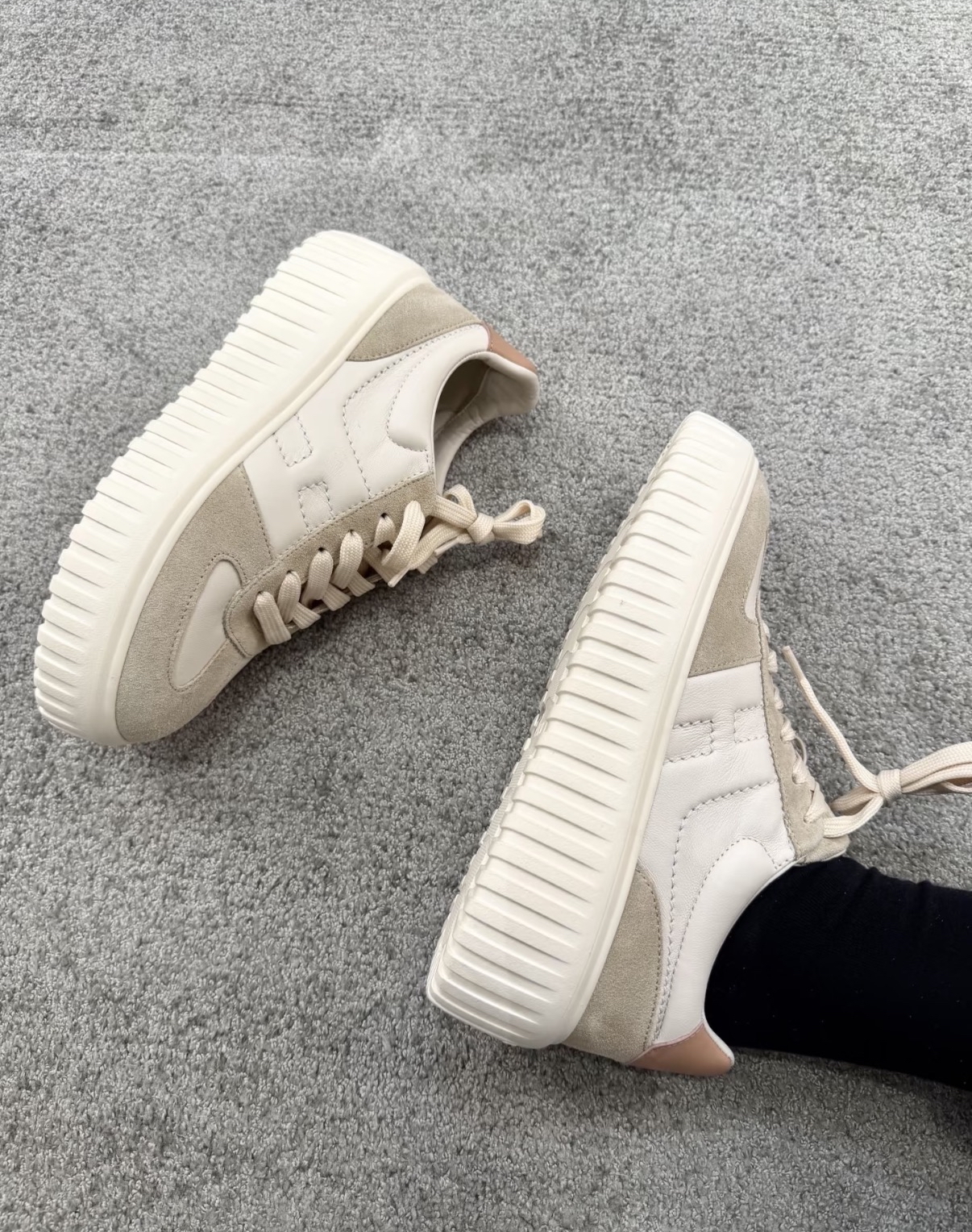 斷碼優惠✨訂貨🍒Hogan 5.8cm 厚底sneaker  Size 37.5/40/41 only