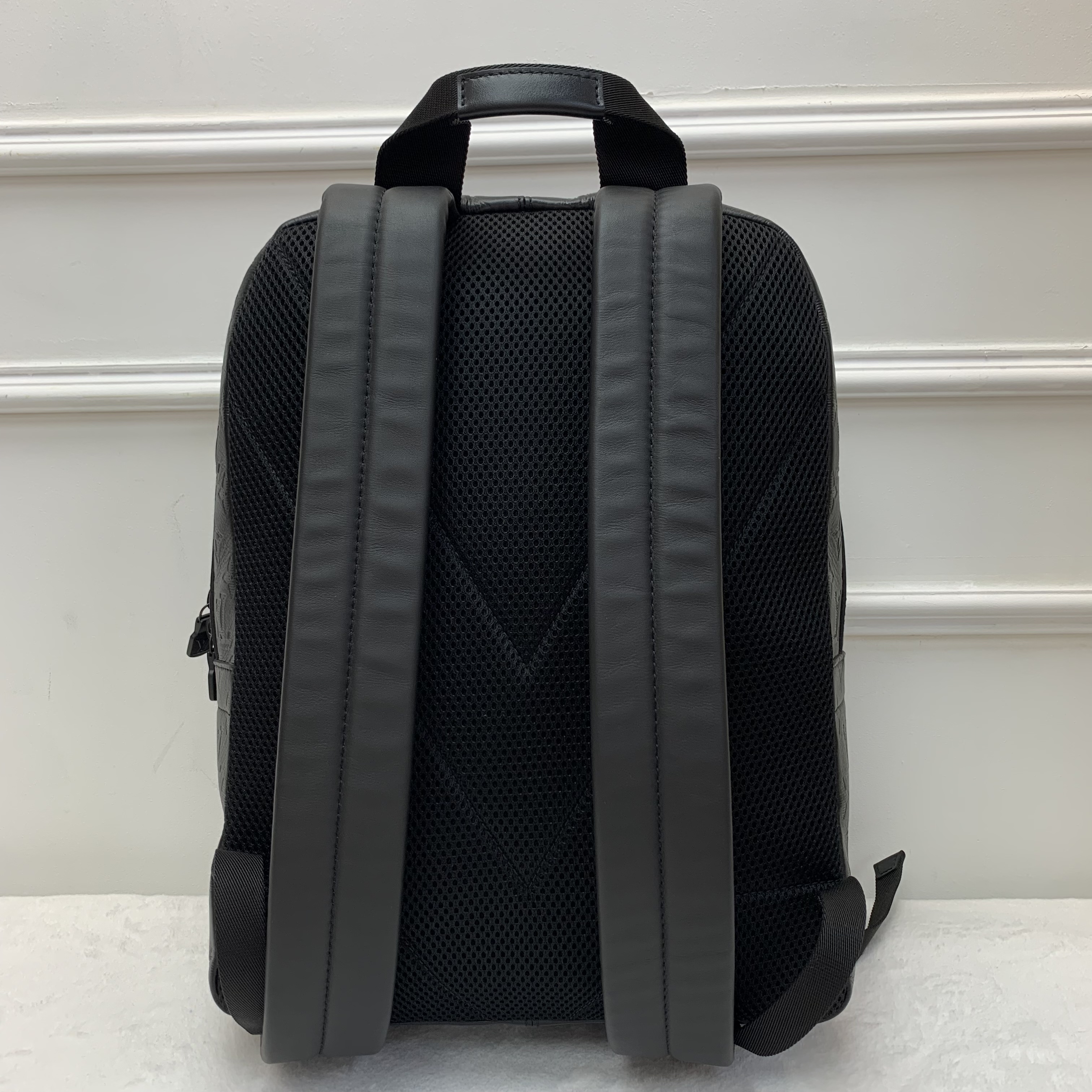 LV Discovery Backpack  LV男士背包