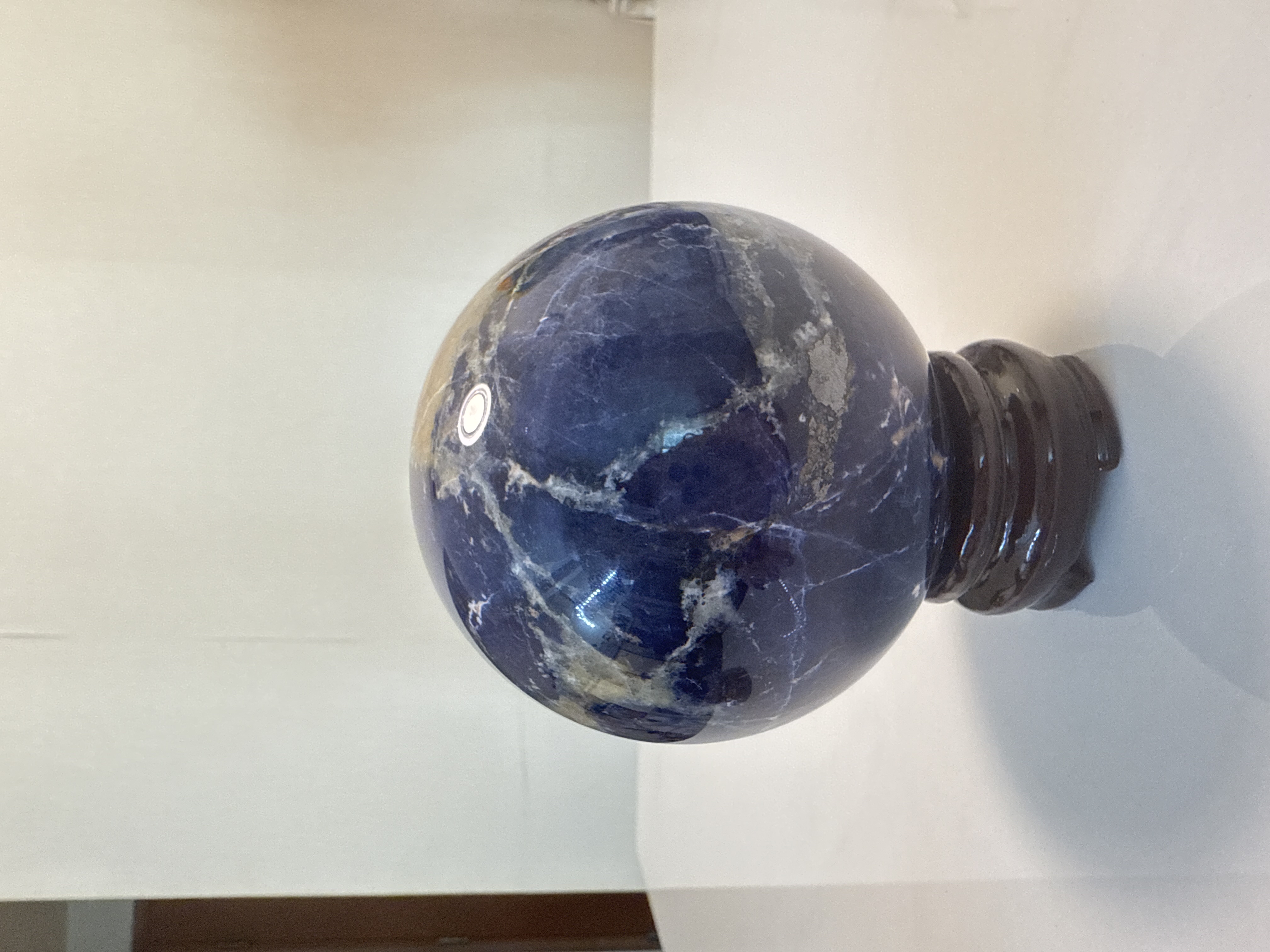 藍紋石球連座Sodalite Sphere on Wooden Stand