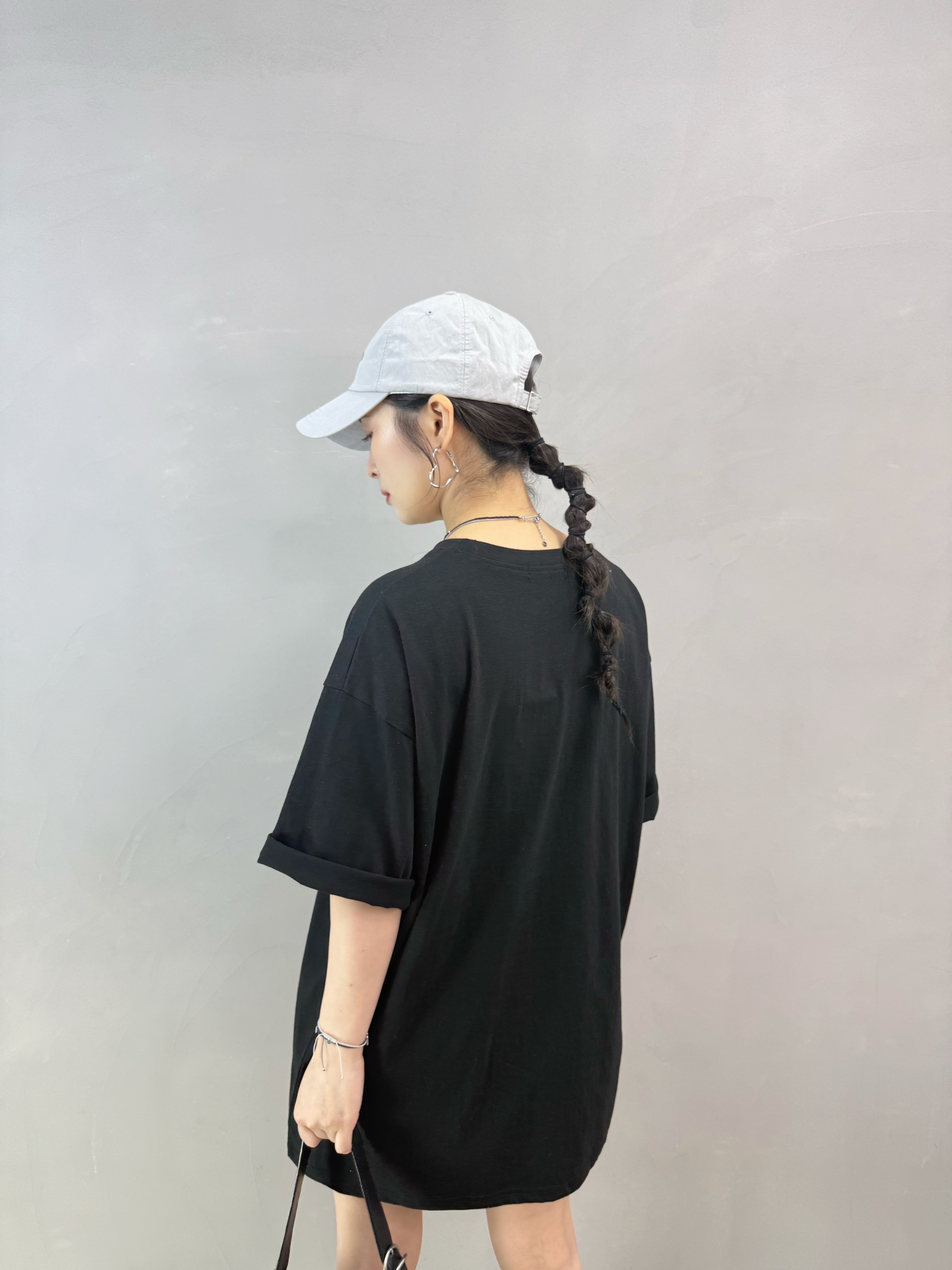 R79 黑超狗仔Tee