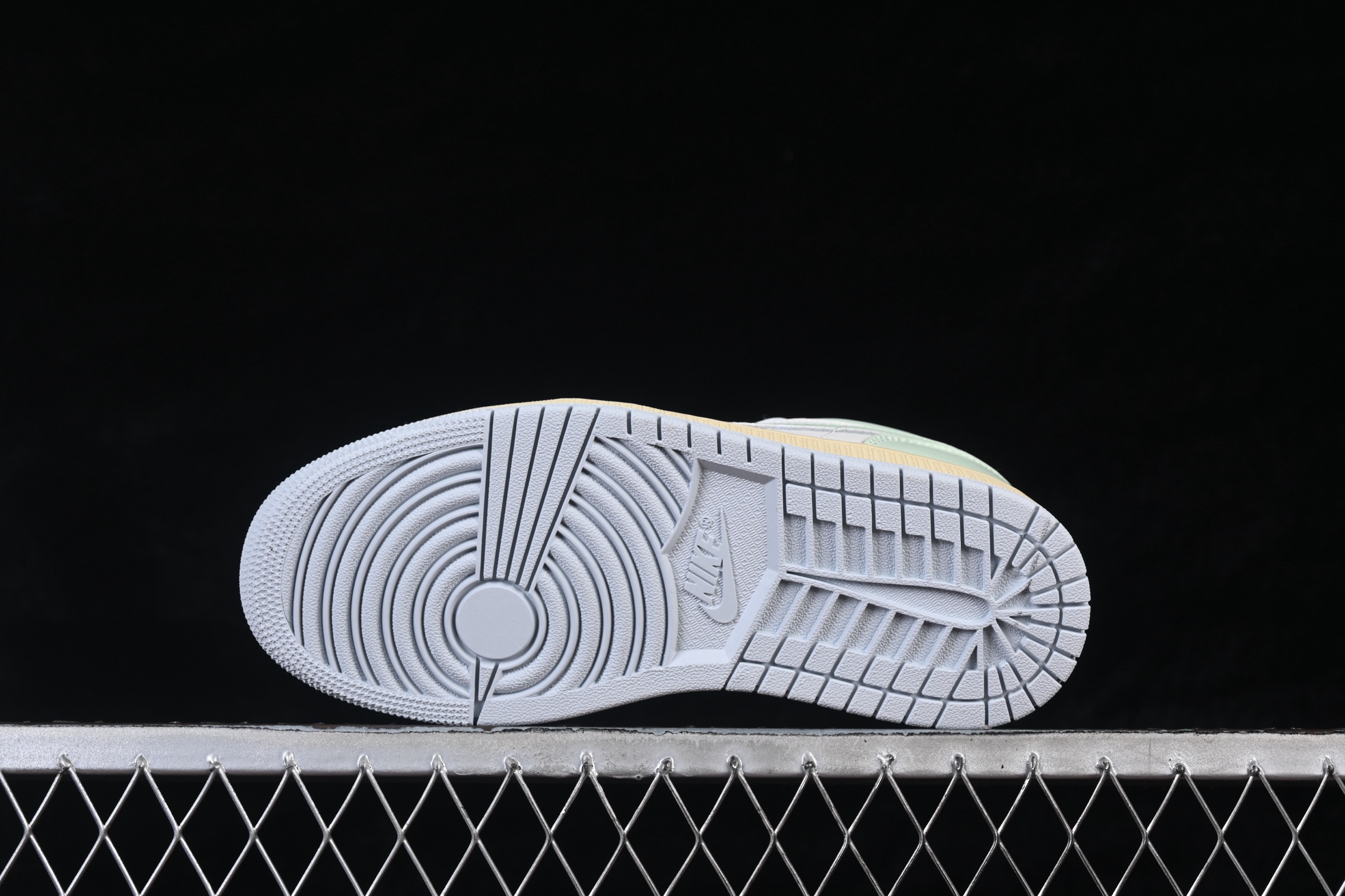 Nike Air Jordan 1 Low SE DC0774-108