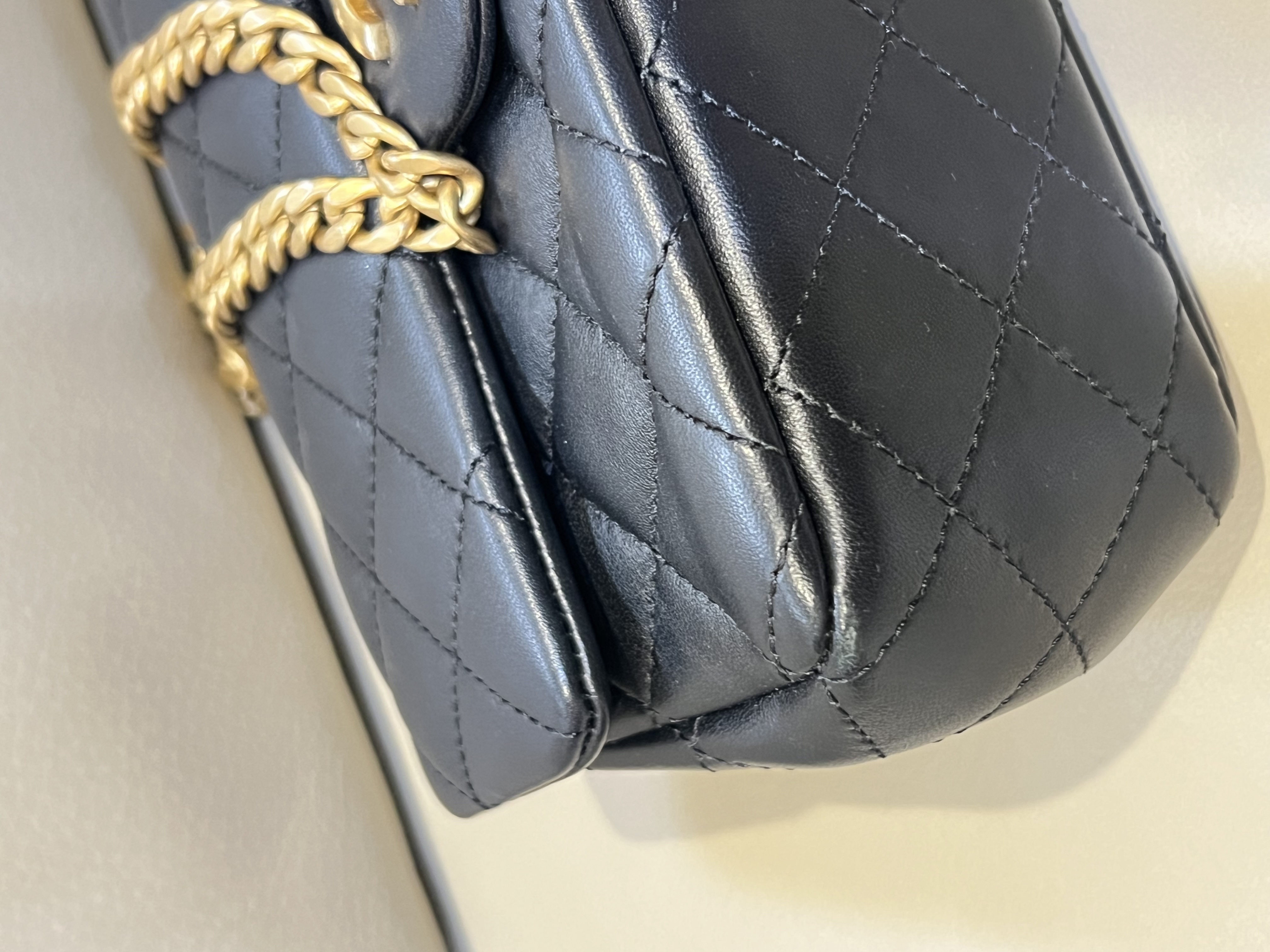 Pre-Owned CHANEL Small Flap Bag / Product Code: 26040521