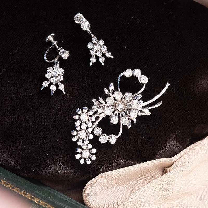 C.a. 1950s American Classic Elegance Rhinestone Necklace and Earrings Jewelry Set/Bridal Jewelry Set (MW226)