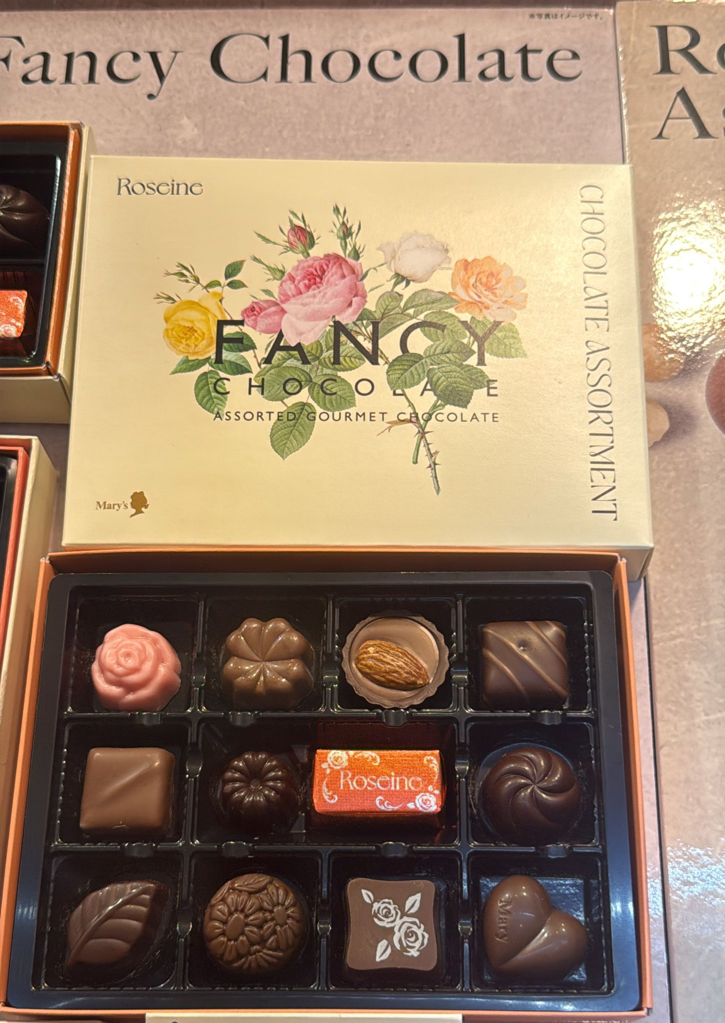 Mary's x Roseine 2026 ファンシーチョコレート 12個入 - 01240220