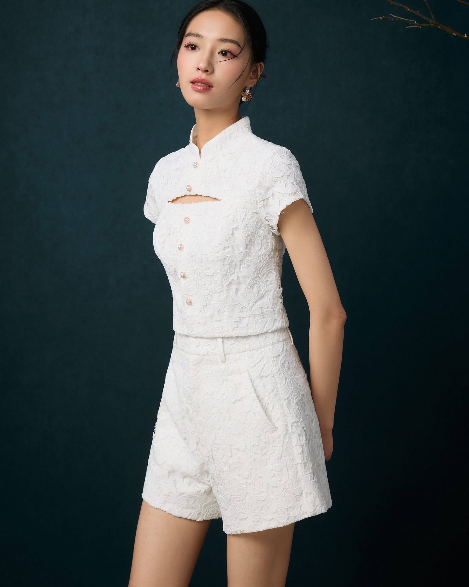 现代感蕾丝上衣 T0190