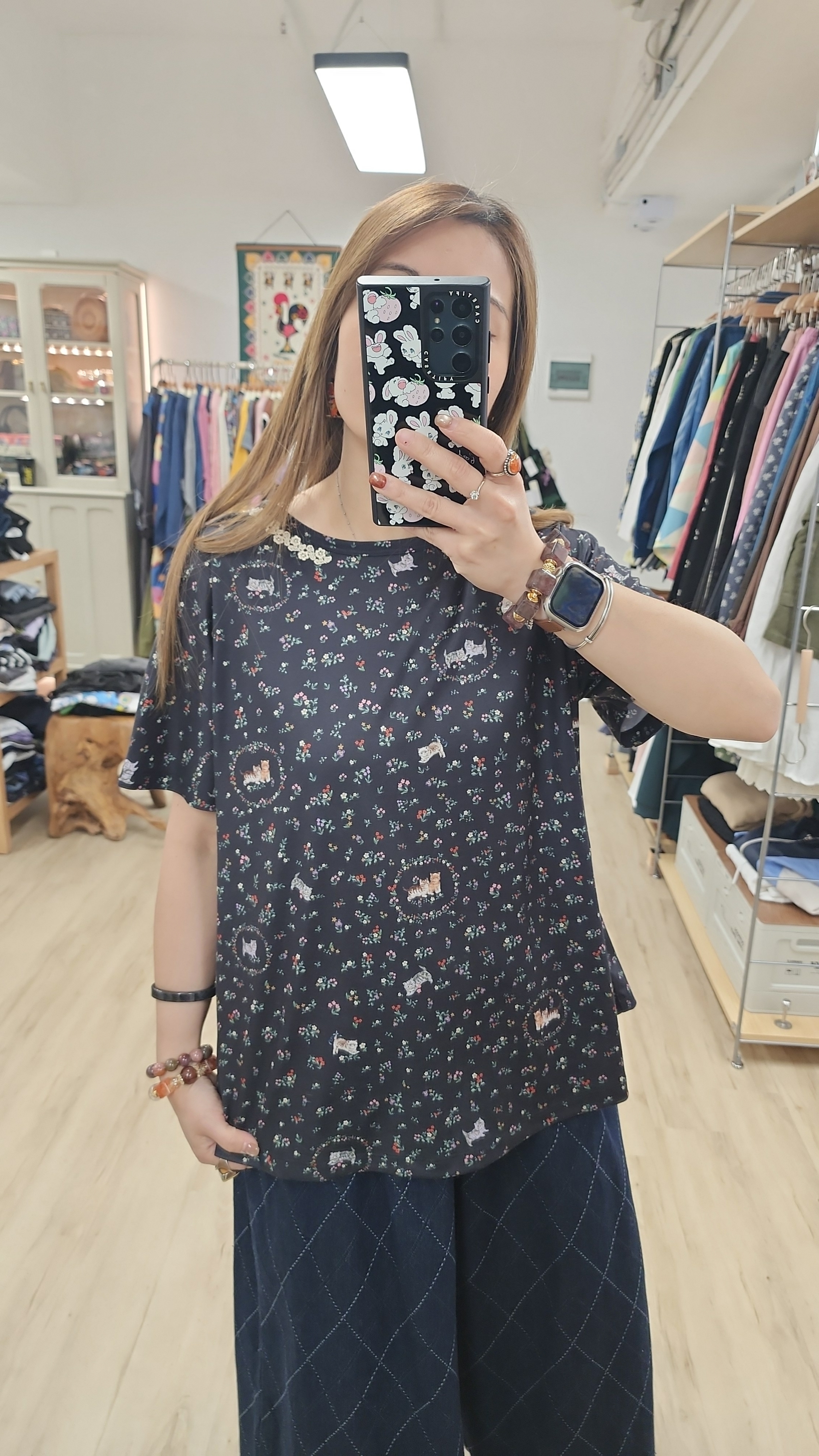 日牌黑拼碎花貓貓插畫薄棉Tee