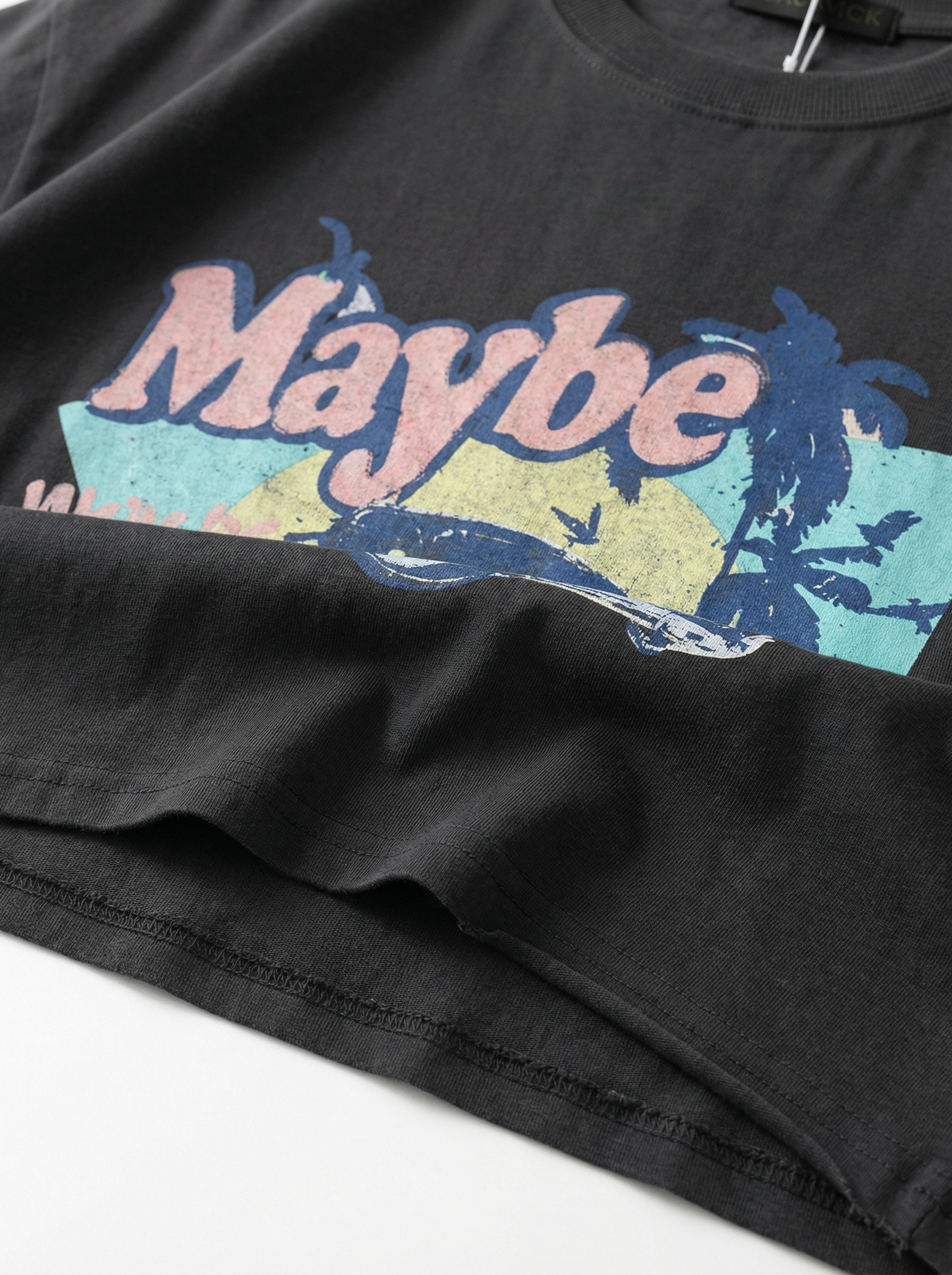 黑色 Maybe 復古汽車印花短版T恤