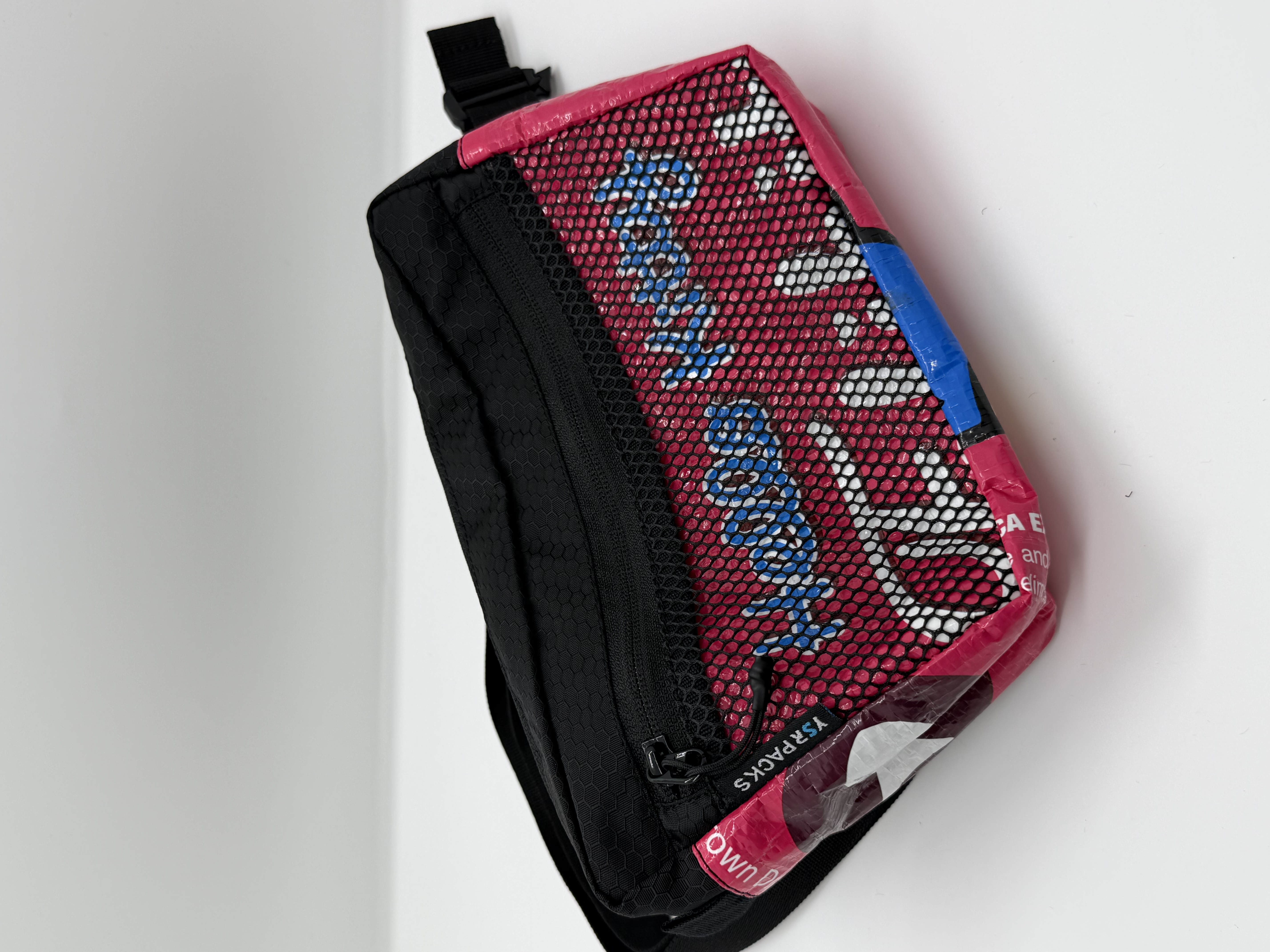印尼品牌YSR Fanny bag 腰包 斜包 Hello Kitty字款 （沒有Hello Kitty圖案）
