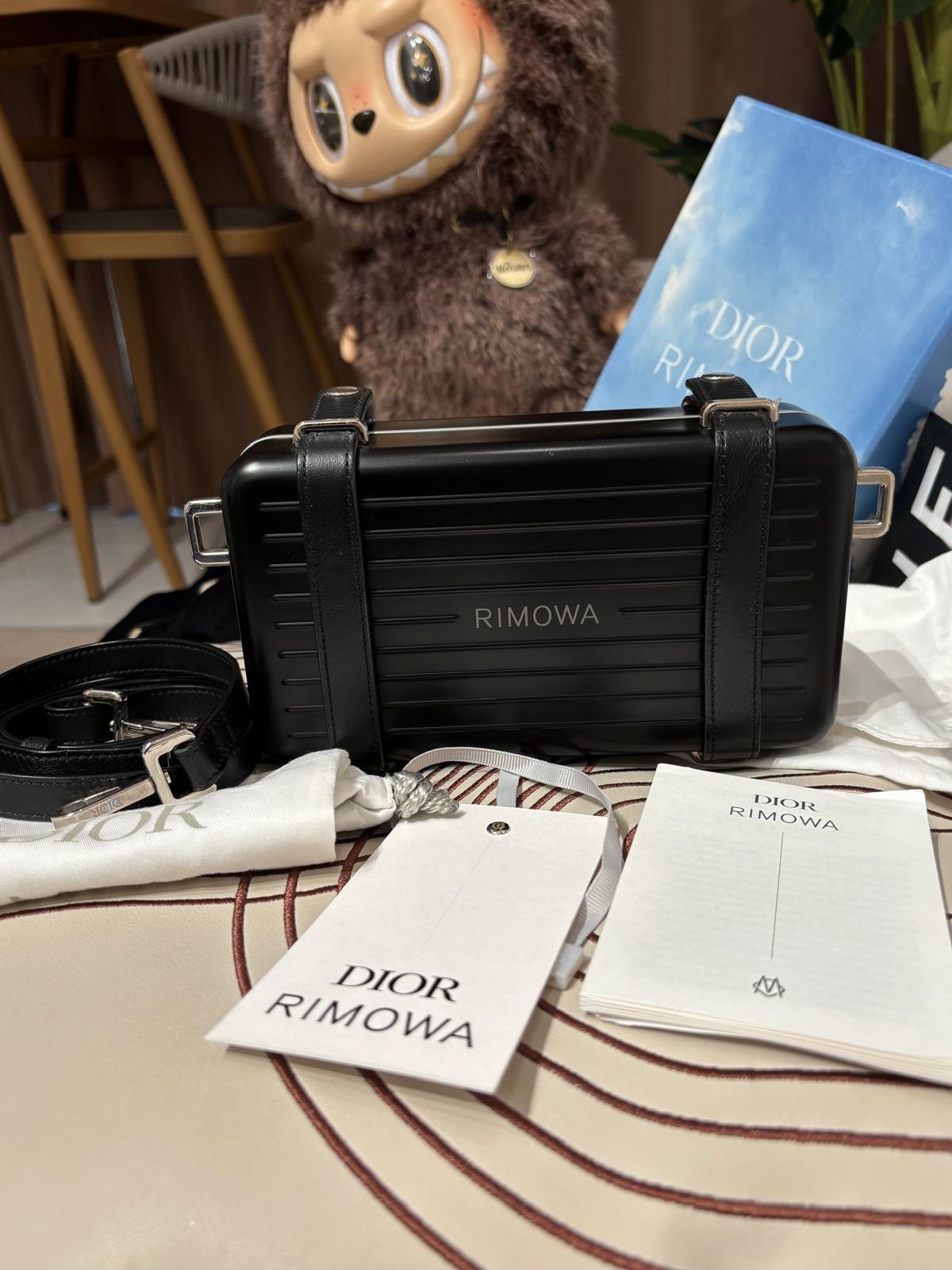 Dior x rimowa personal clutch on strap 100%Authentic ,98%new ✅tap card ✅strap✅dust bag ✅box