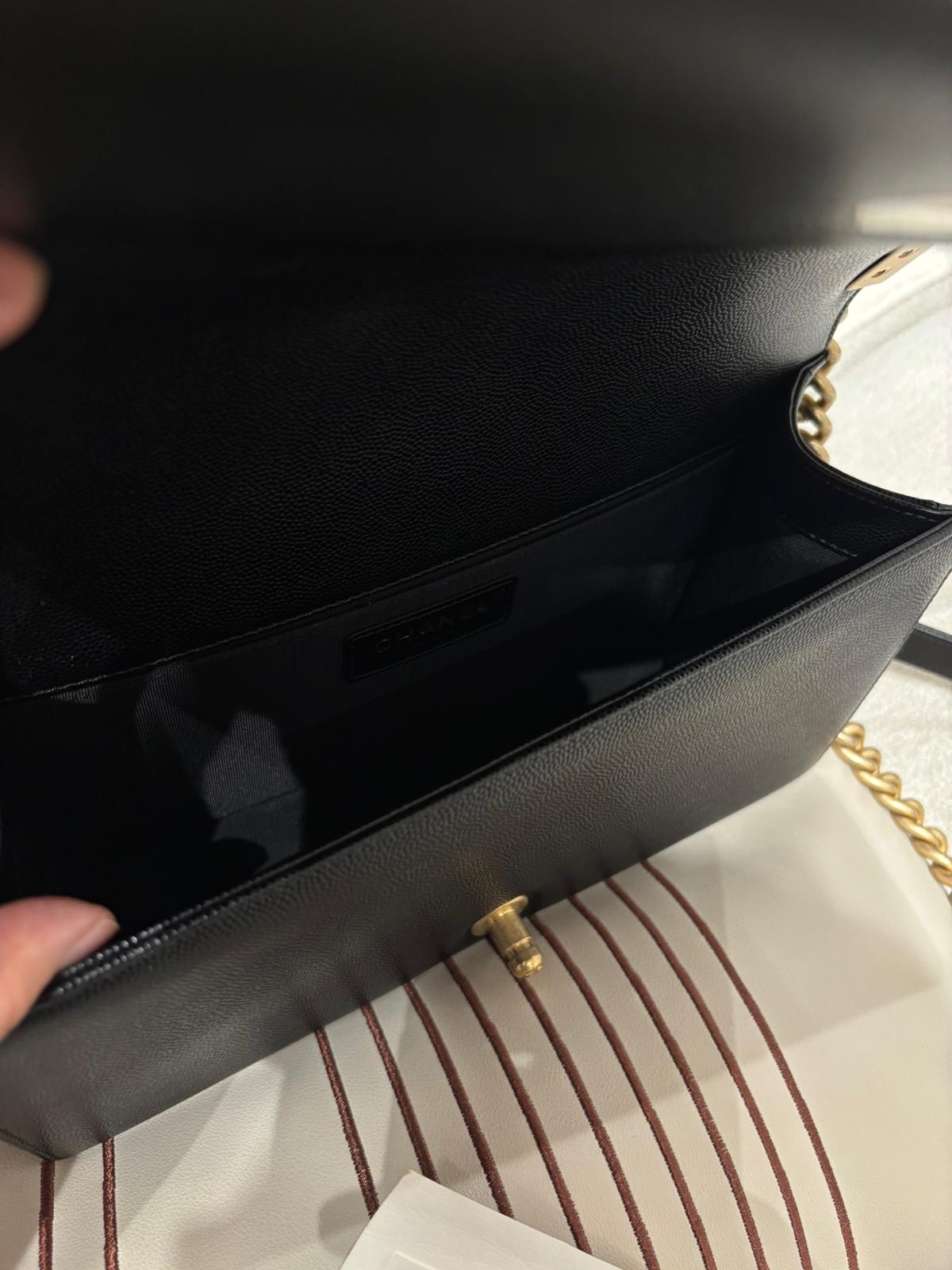 Chanel Boy 25cm A67086 黑色荔枝牛皮金扣 100%Authentic, 98%New ✅專門店收據✅晶片✅Dust bag ✅Box