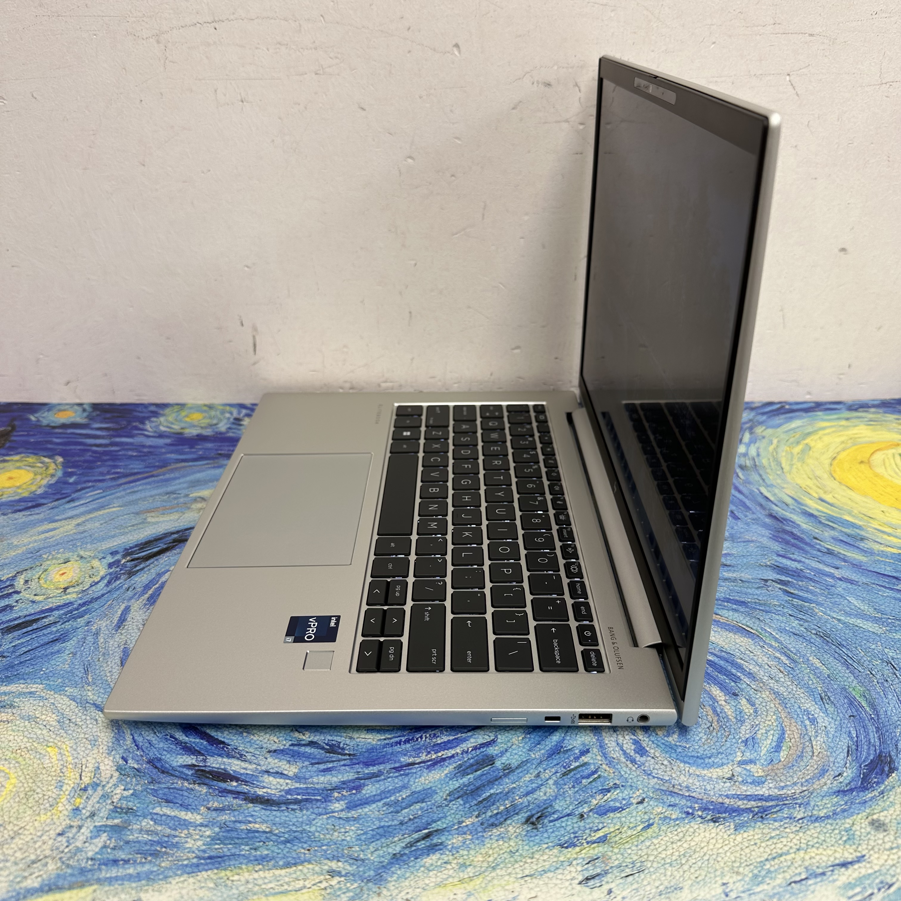 (HP輕薄i7-12代商務機)HP EliteBook i7-1265U/16GB Ram/256GB SSD/14吋 Mon/ Notebook / PC / Netflix / YouTube / Win11 / Work / Office 