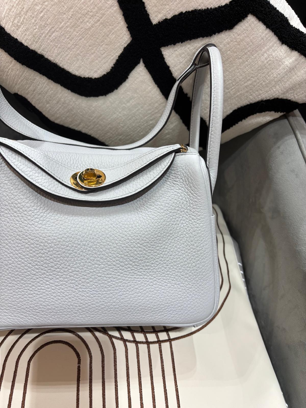 Hermes Lindy 26 Stamp W Blue Pale 聖杯藍 100%Authentic, 98%New ✅專門店收據✅Dust bag✅Box