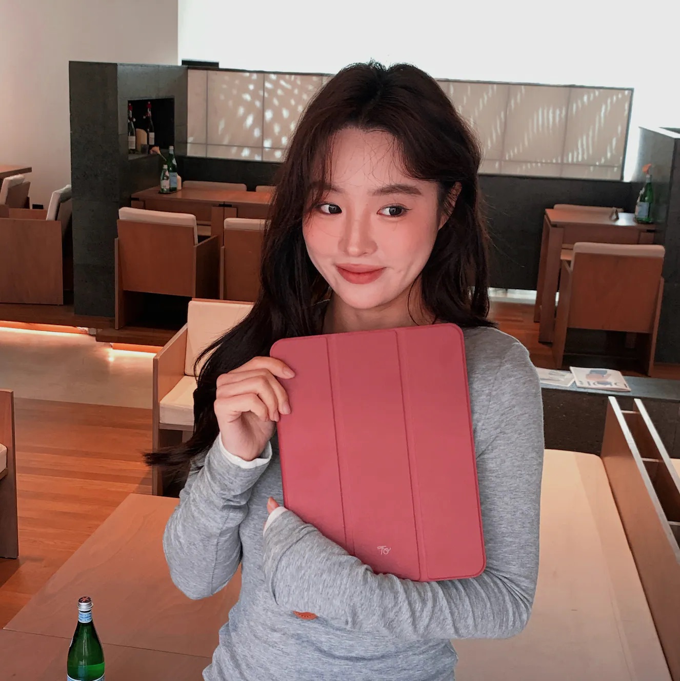 【FlowerBox VOL.42*RED*】透明磨砂書本式 iPad Case