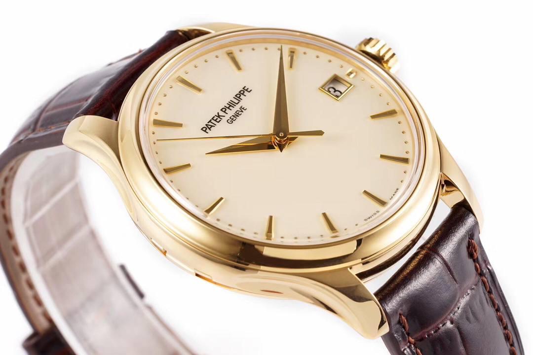 🔥🔥🔥极限复刻——百达翡丽古典系列——5227腕表V3版！【细节升级如下】腕表尺寸39mmX10.2mm ✅升级表壳打磨，使之整体更佳匀称协调，独家还原正品独特的温润质感。 ✅完善防尘盖与壳体的衔接机制，带来和正品一样的开合体验。 ✅刻度和指针，采用最新的贵金属电镀工艺处理，效果更上一层楼。 ✅“锅盖型”微凸蓝宝表镜，版型与正品一致，效果通透，辨时清晰。 ✅采用定制版Cal.324一体机——更薄，长期戴更稳。 ✅表带：经典意大利小牛皮表带，纹路清晰，质感上乘。