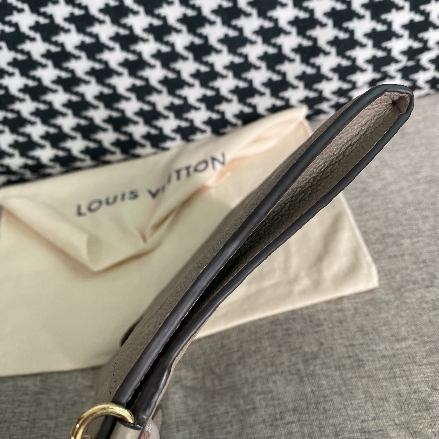 【預訂貨品】芯片款 LV大象灰全皮壓花手拎包 