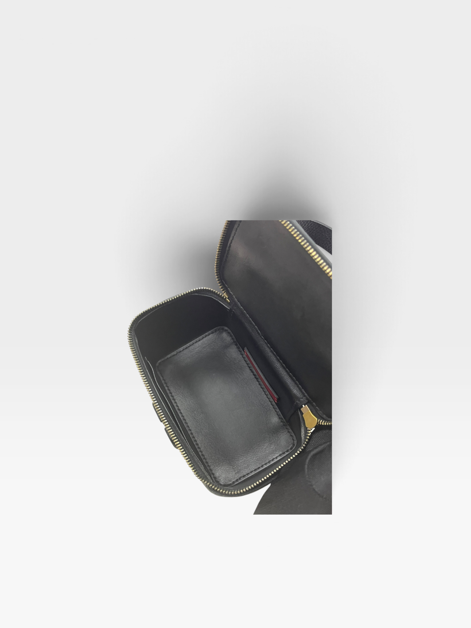 Pre-Owned VALENTINO Garavani VLogo Signature Mini Vanity Bag / Product Code: 100706