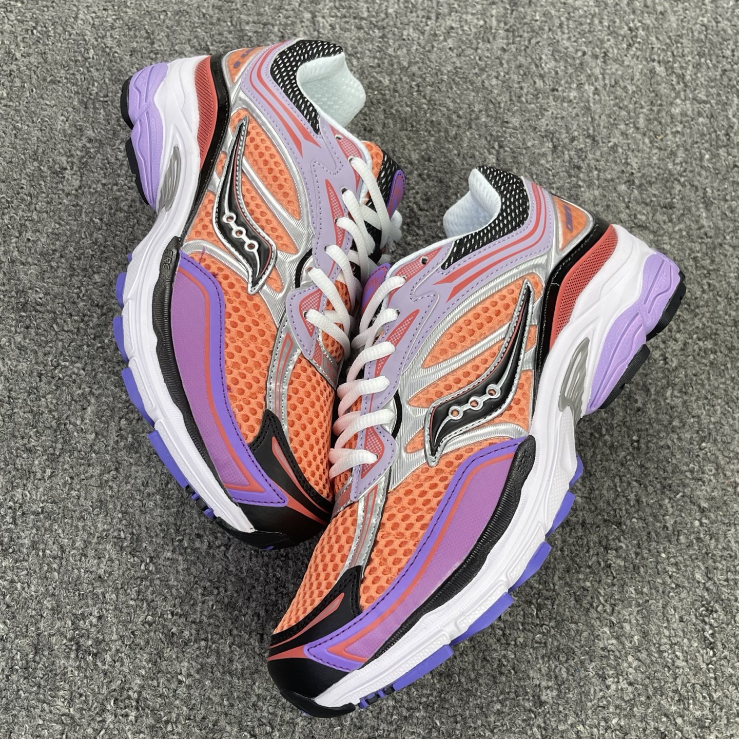 Saucony ProGrid Omni 9