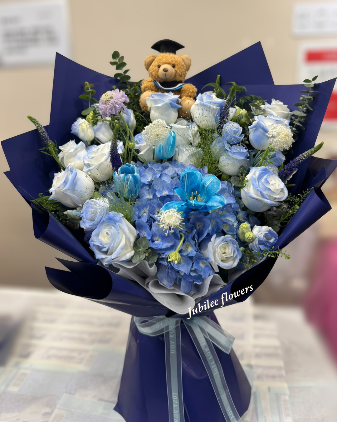 藍色繡球 · 碎冰藍玫瑰 · 藍色鬱金香花束 （不包括畢業公仔 ）