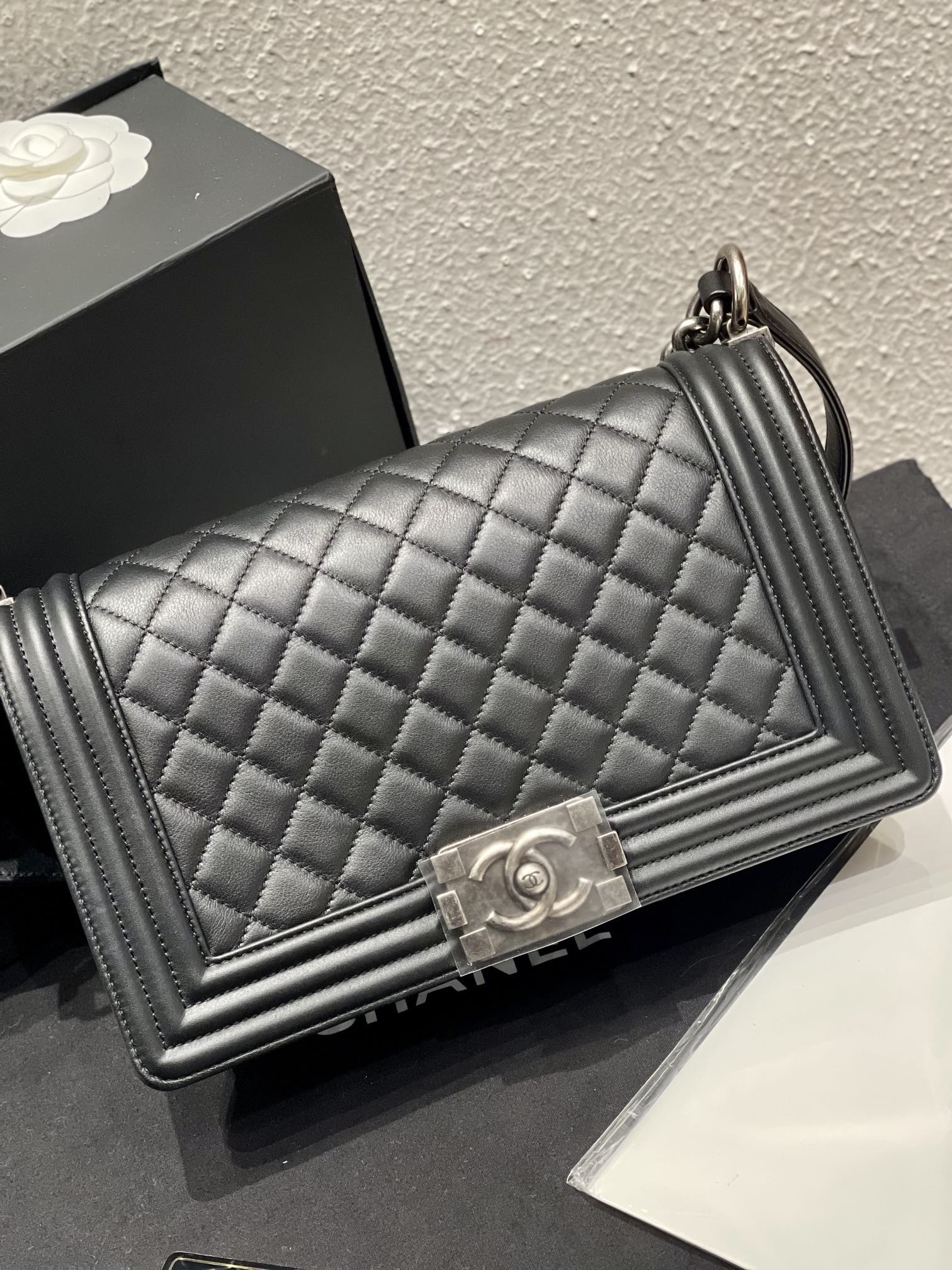 Unsed item boy chanel calf skin 26032701