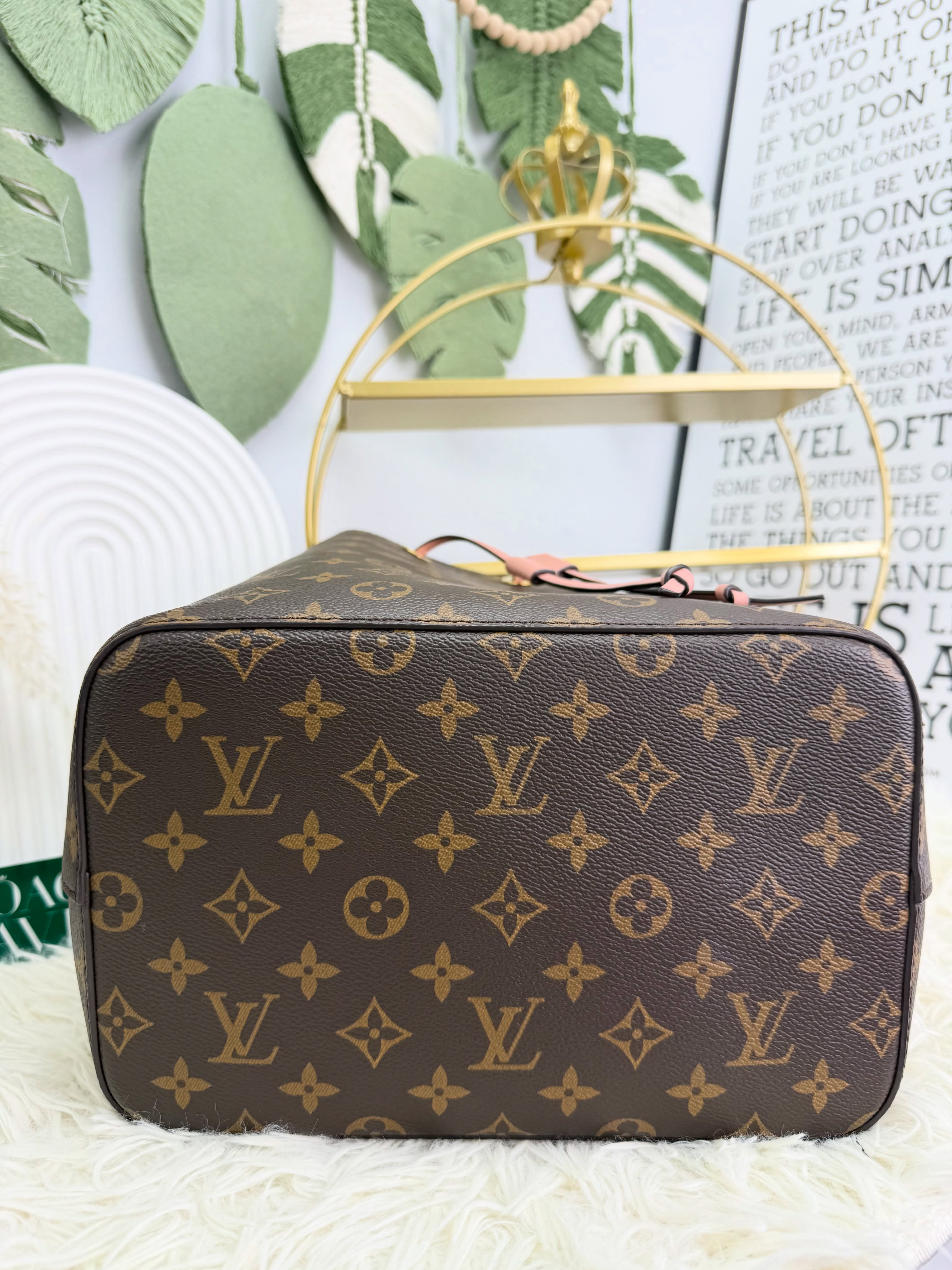 Lv👜 PRE OWNED 🛍️經典老花拼粉紅色 NeoNoe MM水桶包🤎