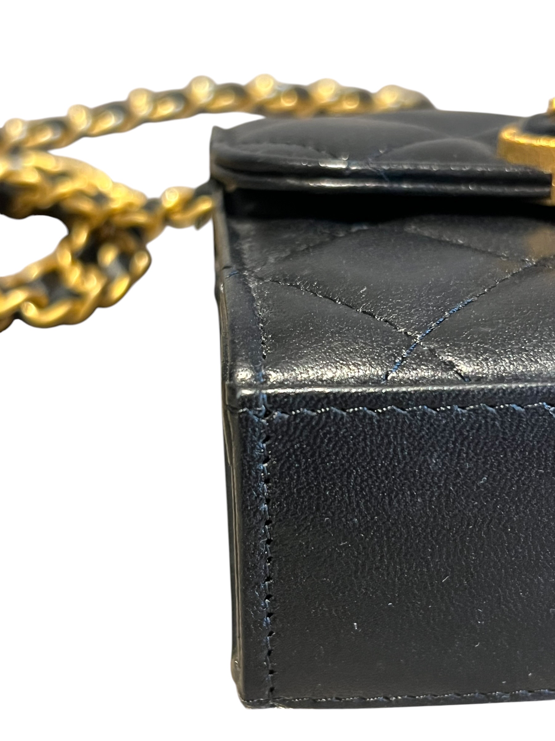 Pre-Owned CHANEL Coco Love CC Heart Clutch with Chain Mini / Product Code: T52101
