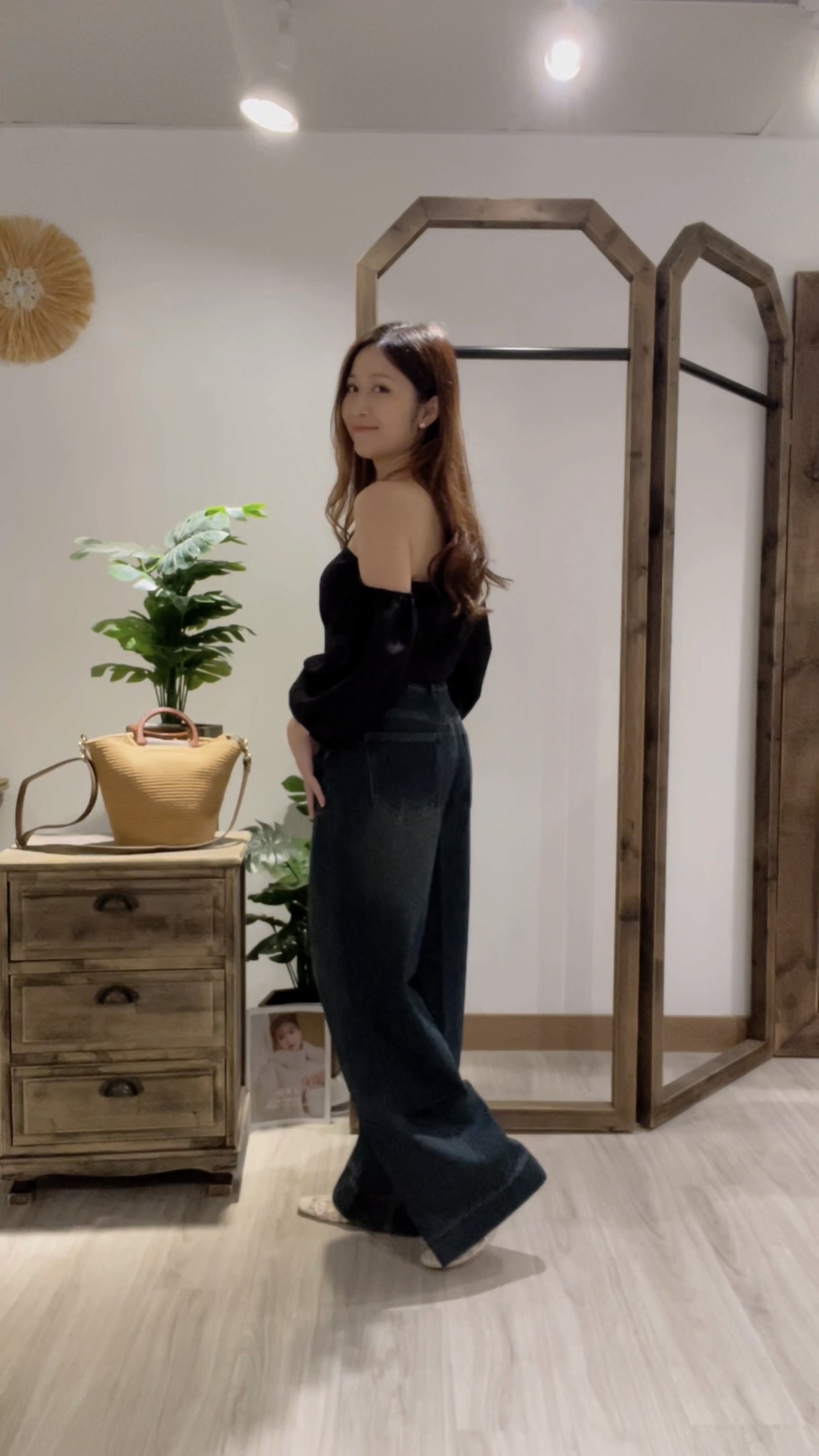 泡泡袖子斜肩條紋上衣(KR)[黑色]364885