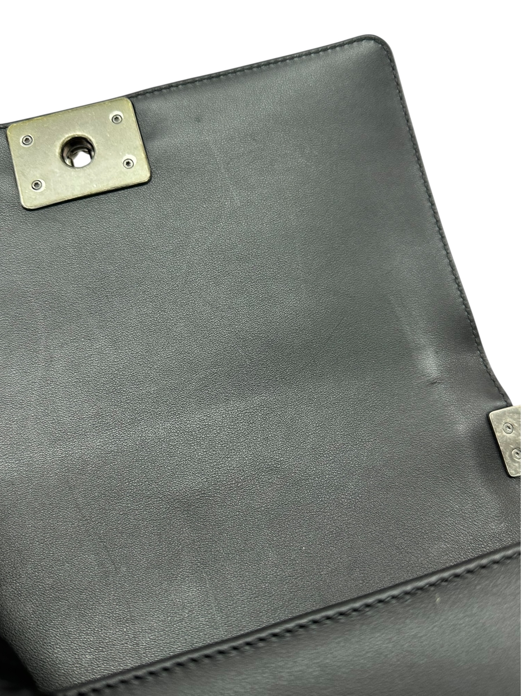 Pre-owned Chanel Boy 25 Flap Bag Calfskin / Product Code: 082107