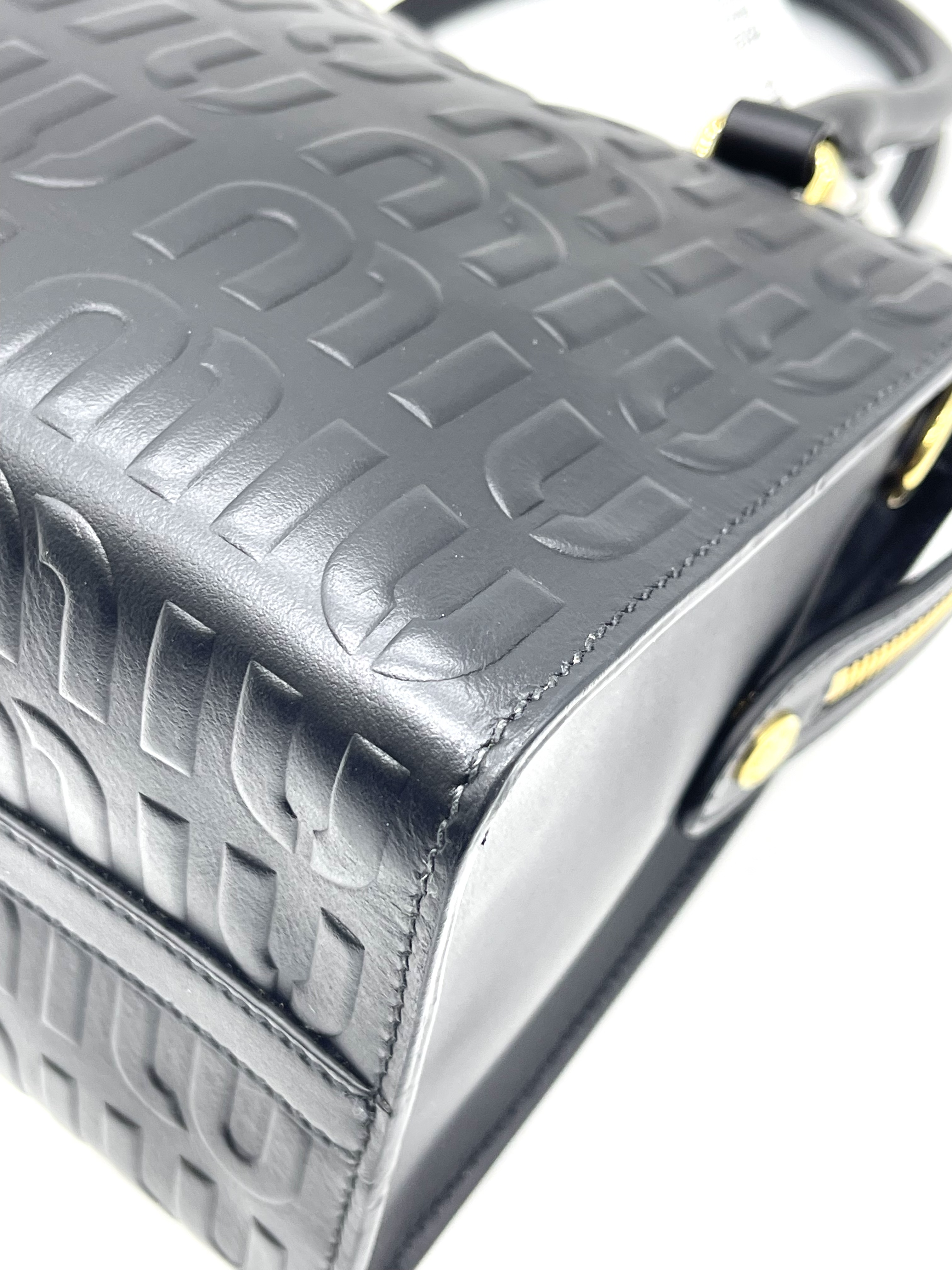 Pre-owned Miu Miu City Calf Logo / Product code: 26032801