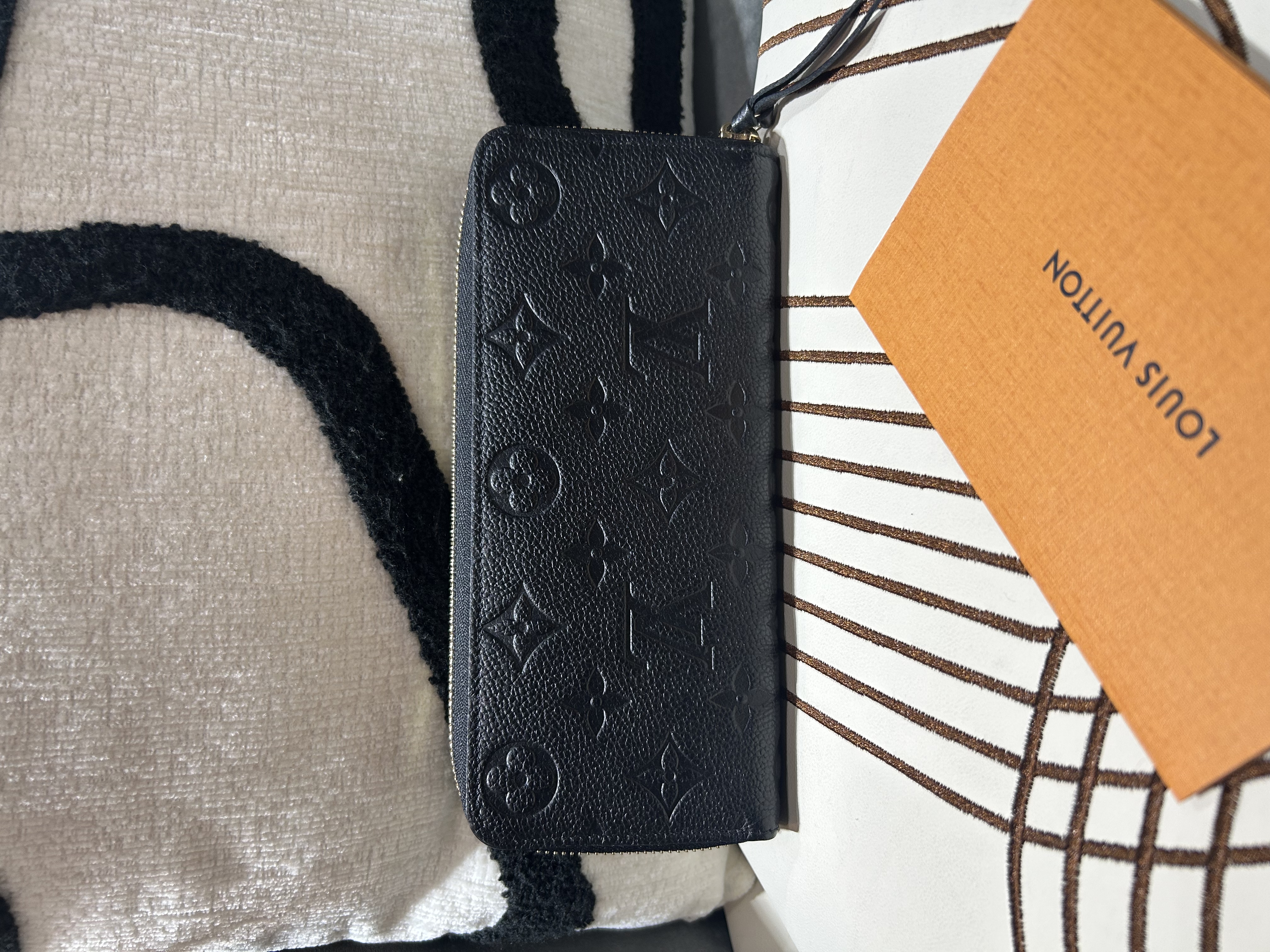 LV Clemence Long Zip Wallet M60171 Black Calfskin 100%Authentic, 98%New ✅NFC✅收據✅Dust bag✅Box