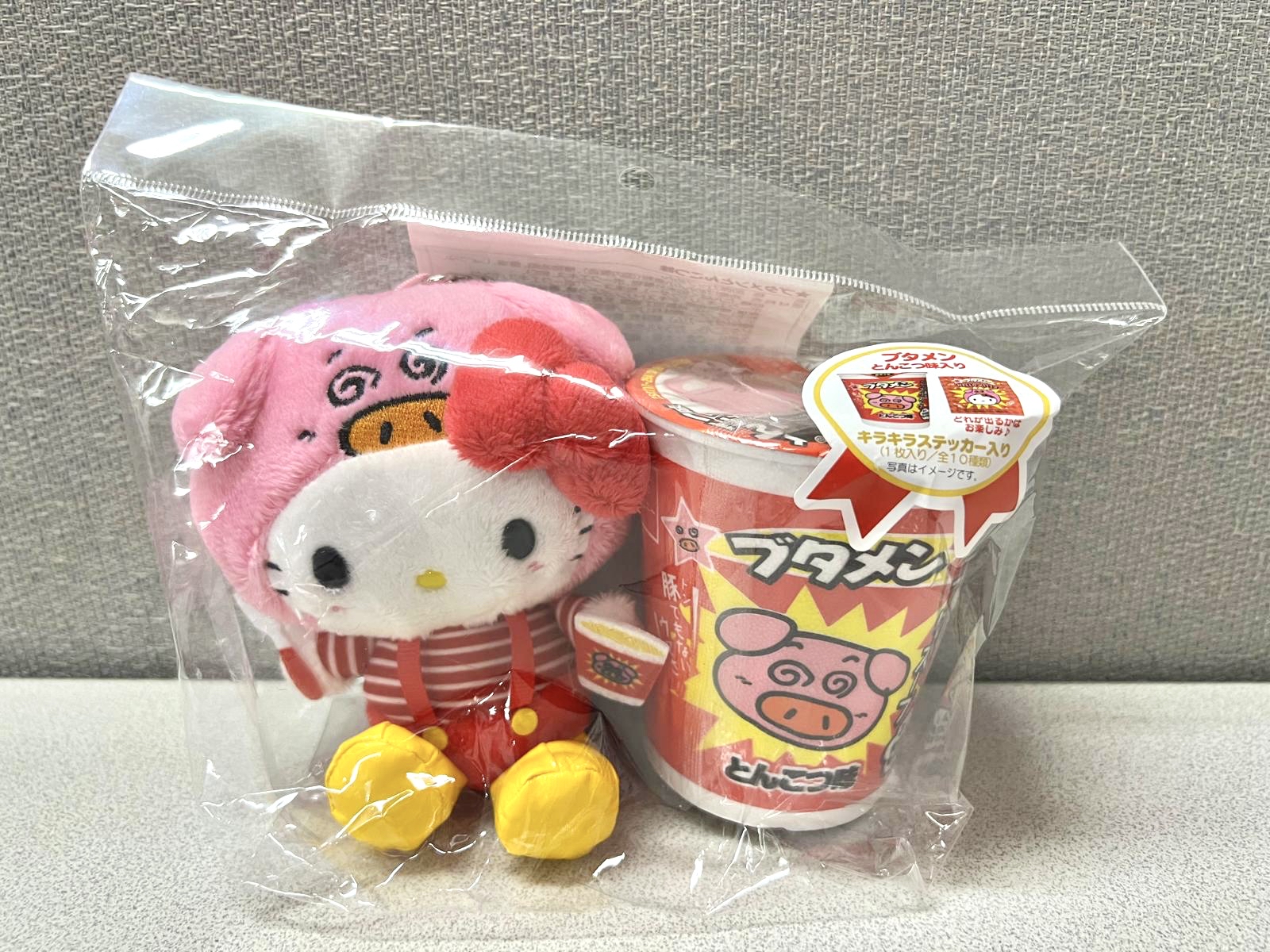 🎌日本直送🎌Hello Kitty Butaman 豬豬拉麵合作系列 公仔掛飾