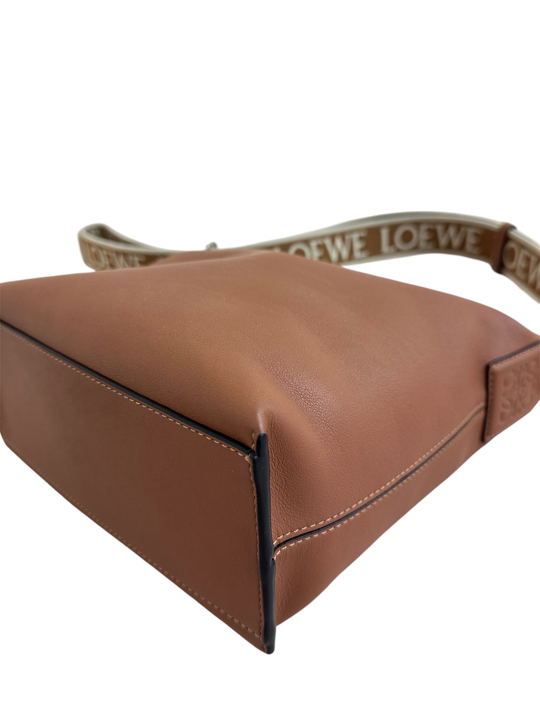 Pre-owned Loewe Cubi Crossbody Bag / Product Code: 26060903