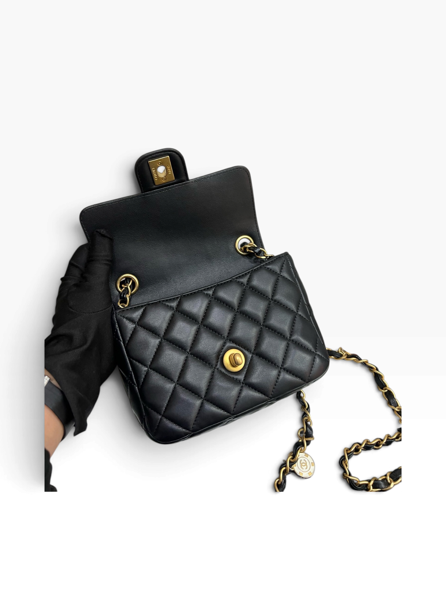 Pre owned chanel 23c W9151